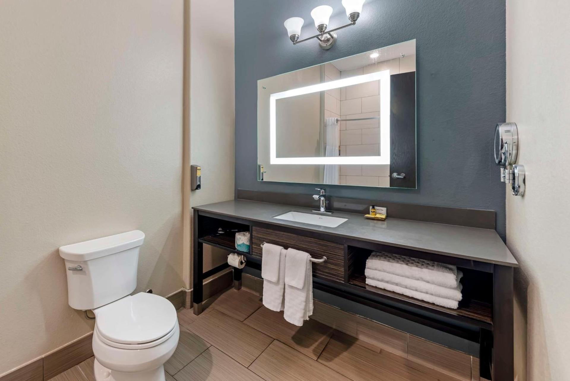 Best Western Plus Pflugerville Inn & Suites photo 19