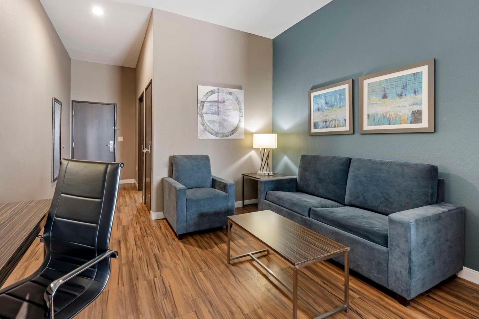 Best Western Plus Pflugerville Inn & Suites photo 24
