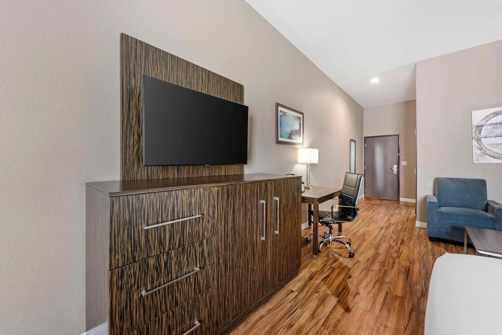 Best Western Plus Pflugerville Inn & Suites photo 26