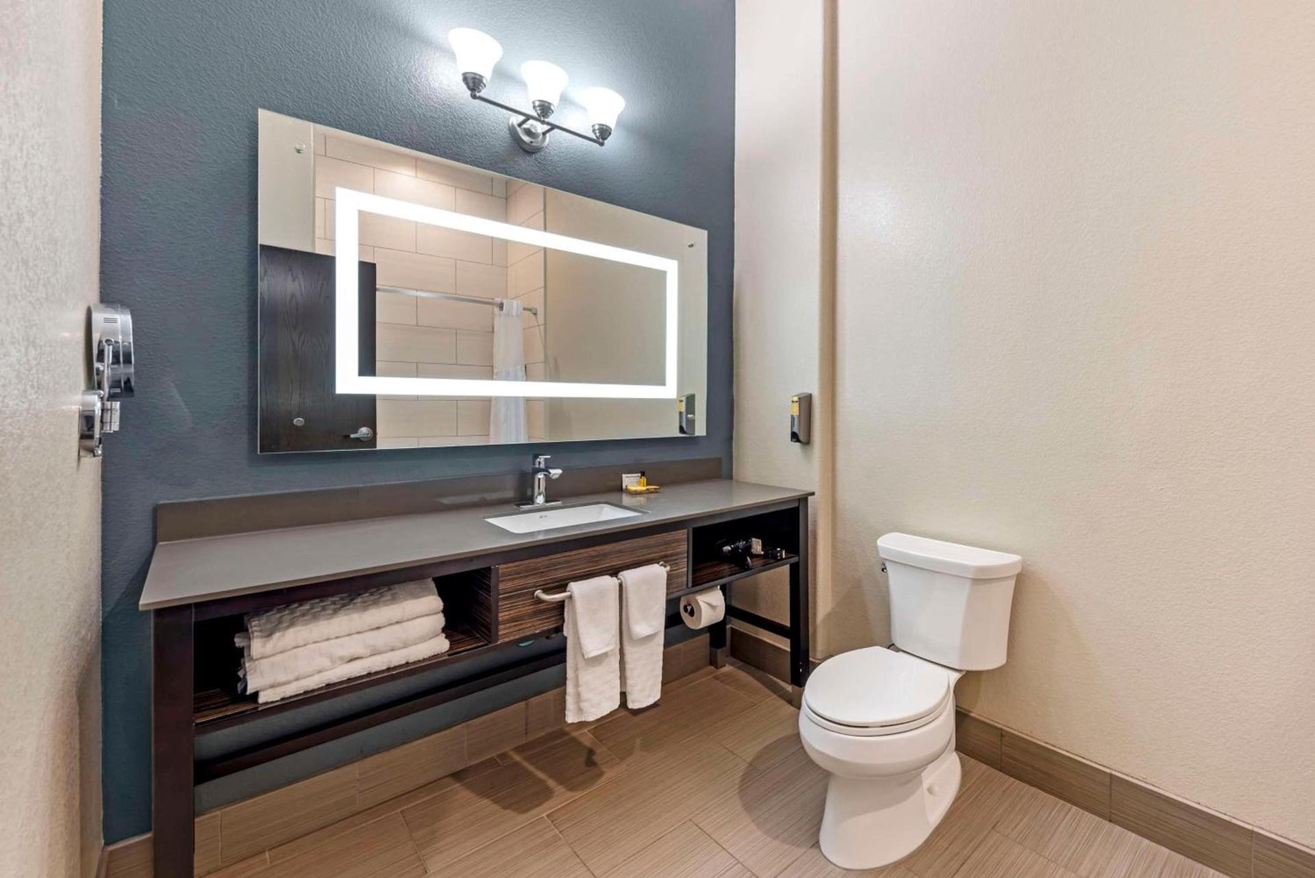 Best Western Plus Pflugerville Inn & Suites photo 27