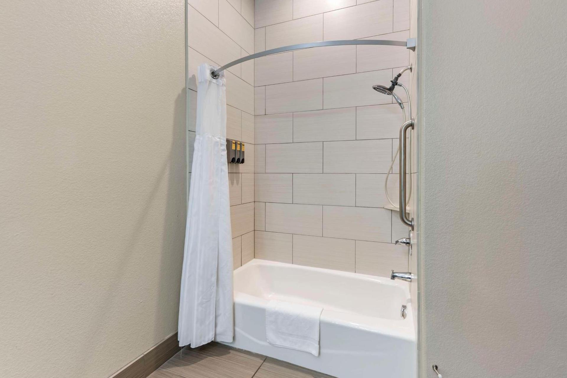 Best Western Plus Pflugerville Inn & Suites photo 28