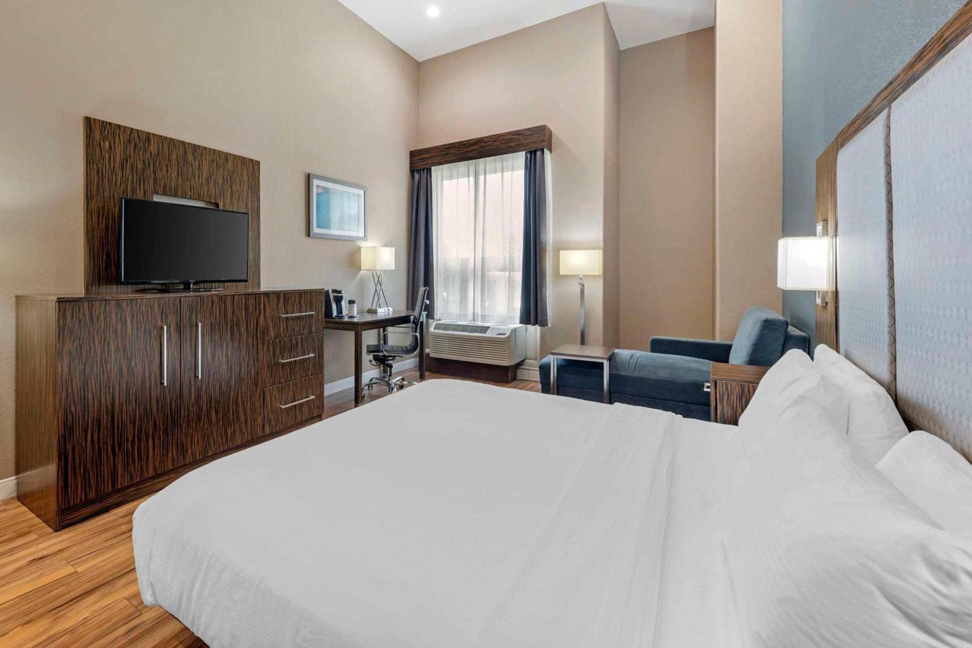 Best Western Plus Pflugerville Inn & Suites photo 29