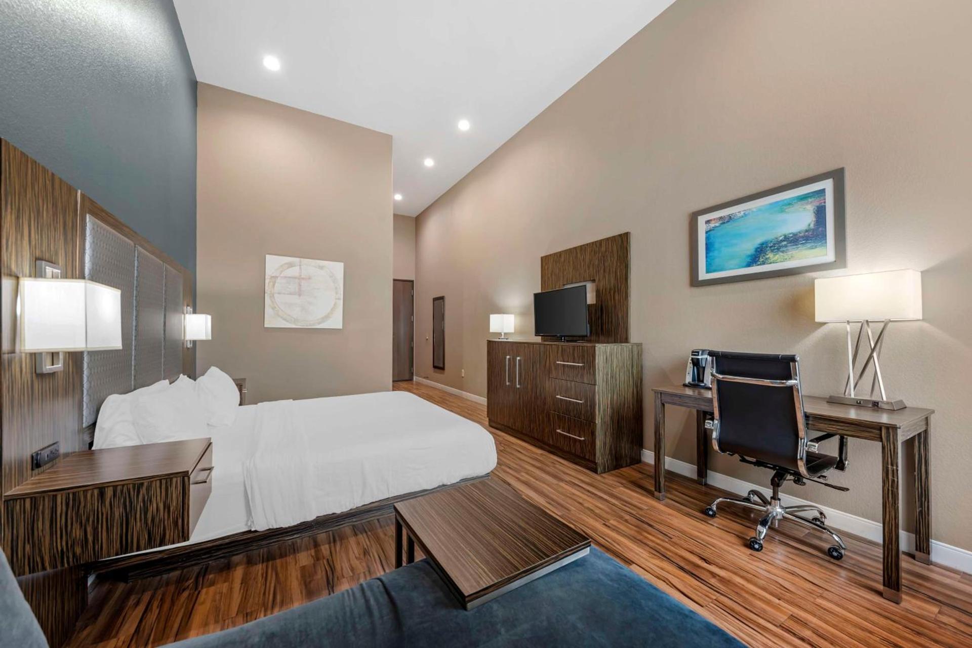 Best Western Plus Pflugerville Inn & Suites photo 30