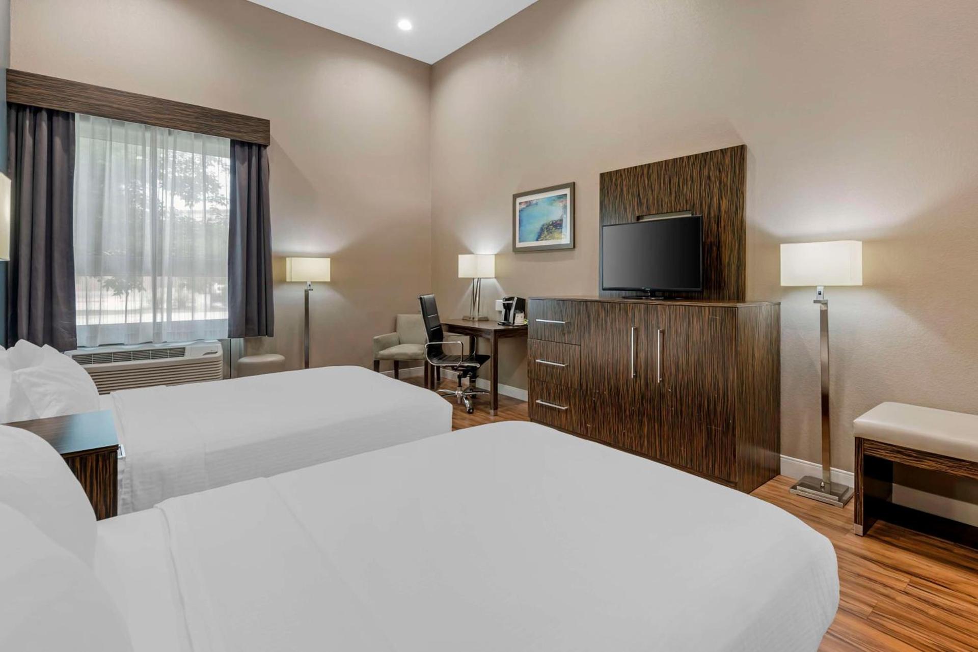 Best Western Plus Pflugerville Inn & Suites photo 33