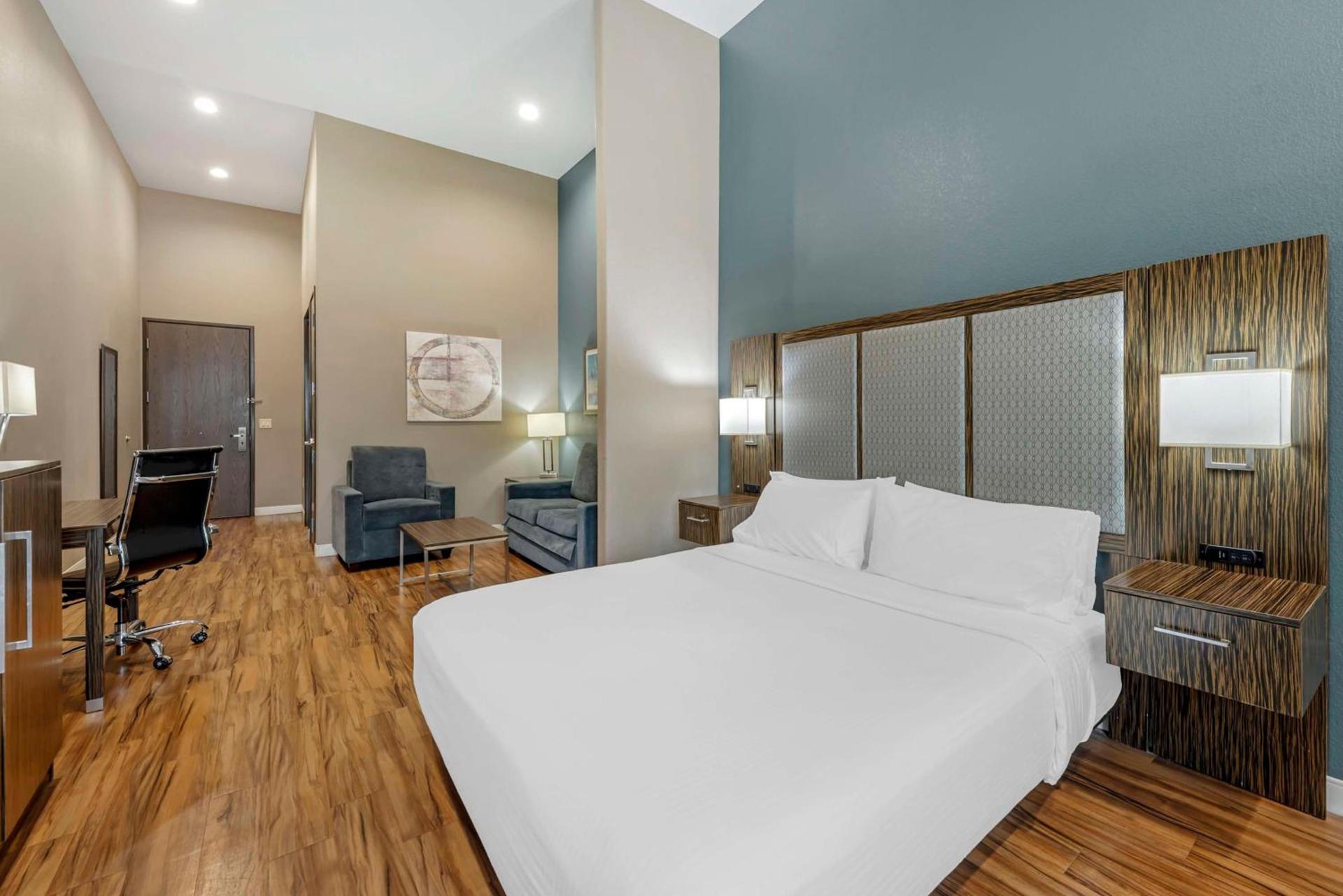 Best Western Plus Pflugerville Inn & Suites photo 38