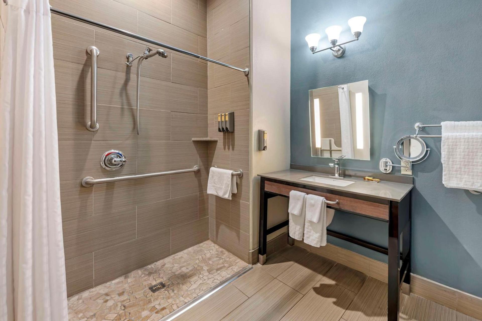 Best Western Plus Pflugerville Inn & Suites photo 39