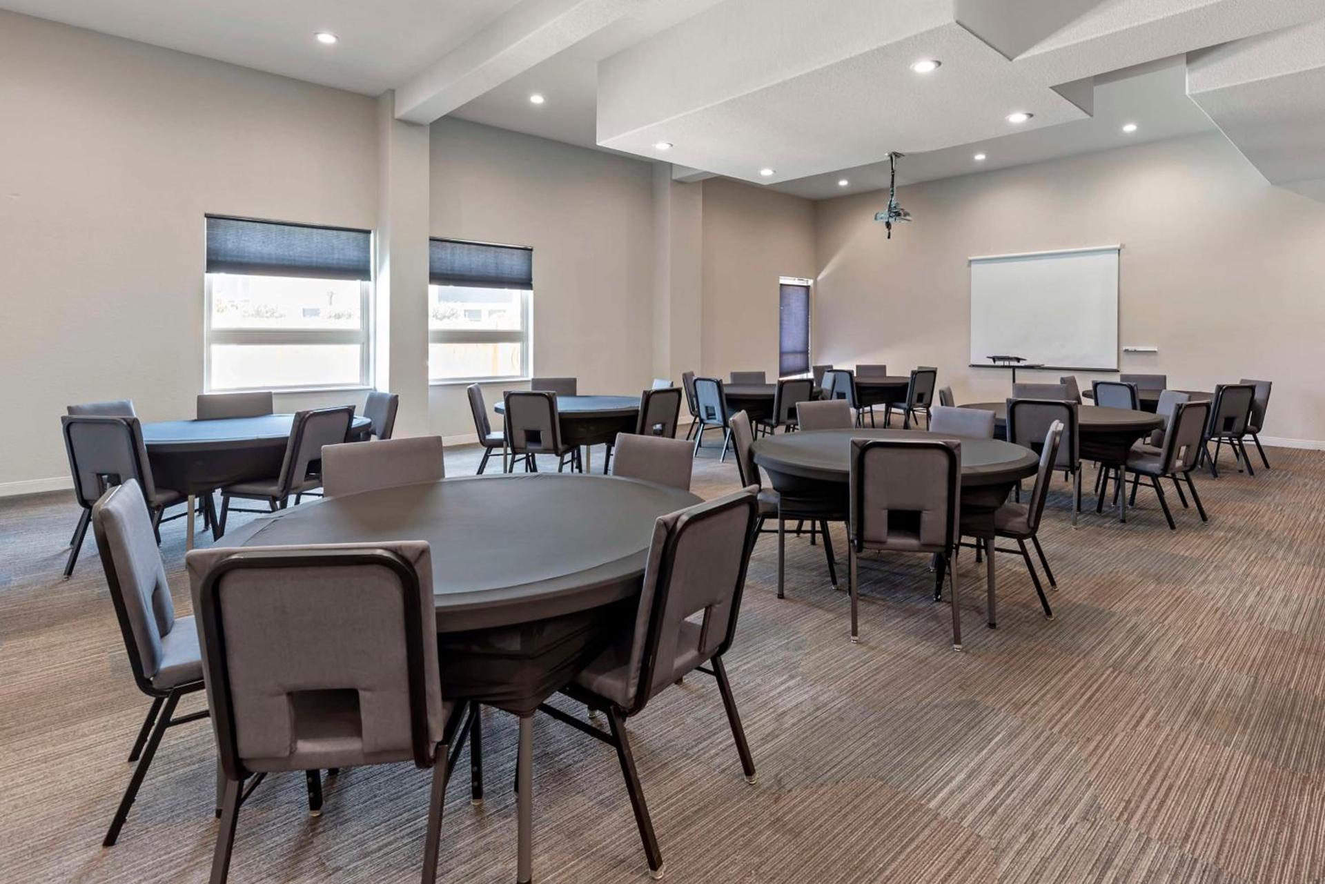 Best Western Plus Pflugerville Inn & Suites photo 47