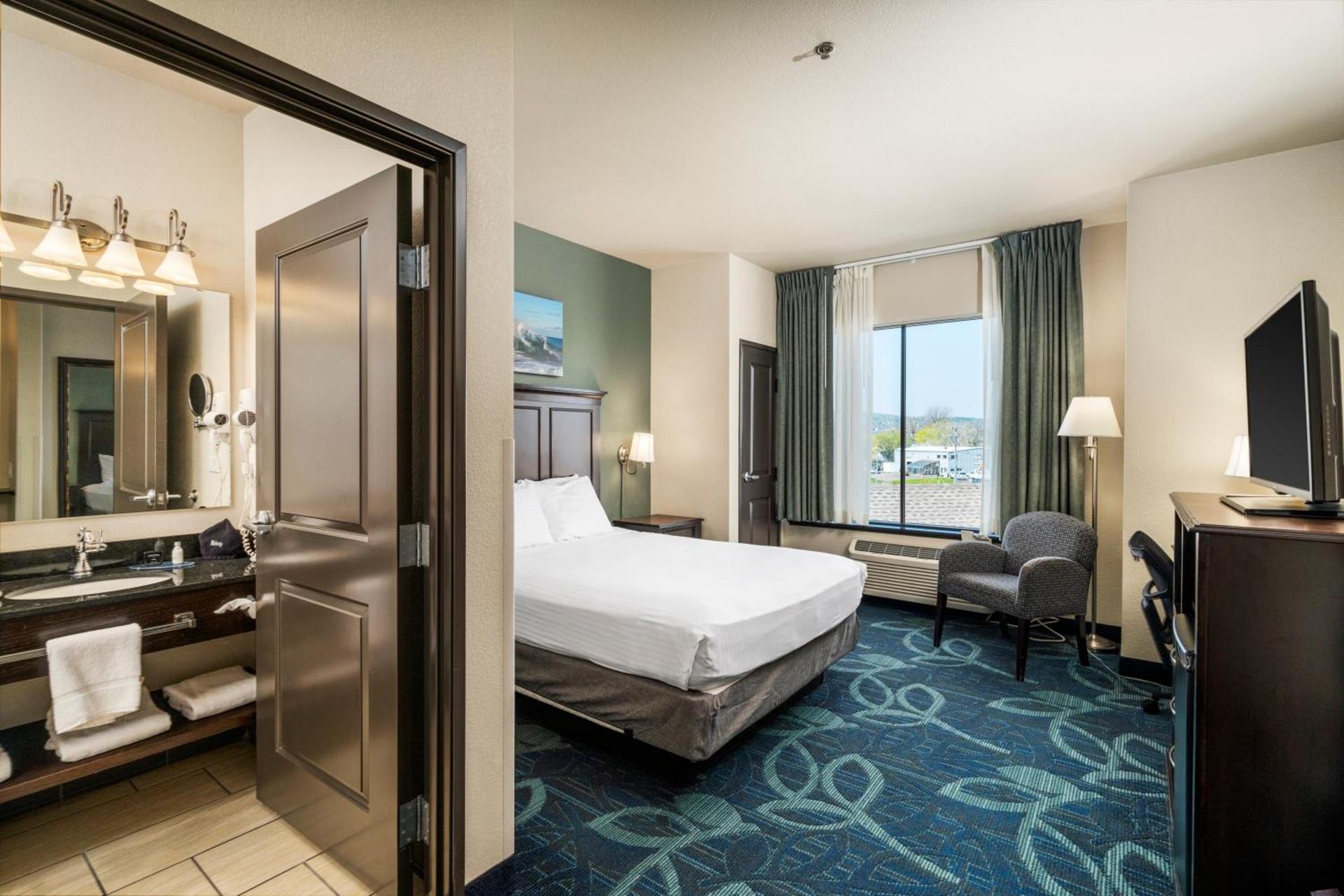 Park Point Marina Inn photo 43