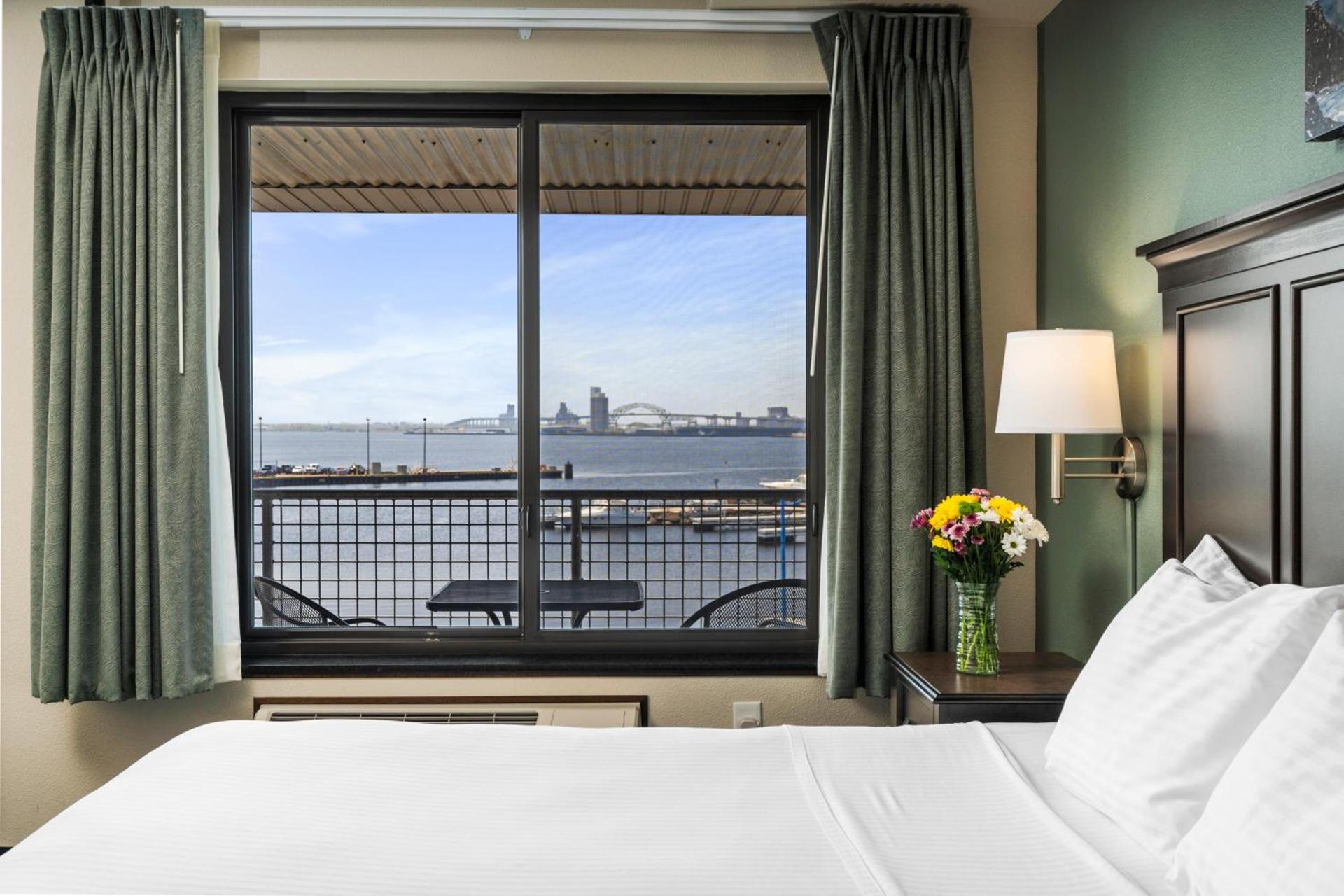 Park Point Marina Inn photo 2