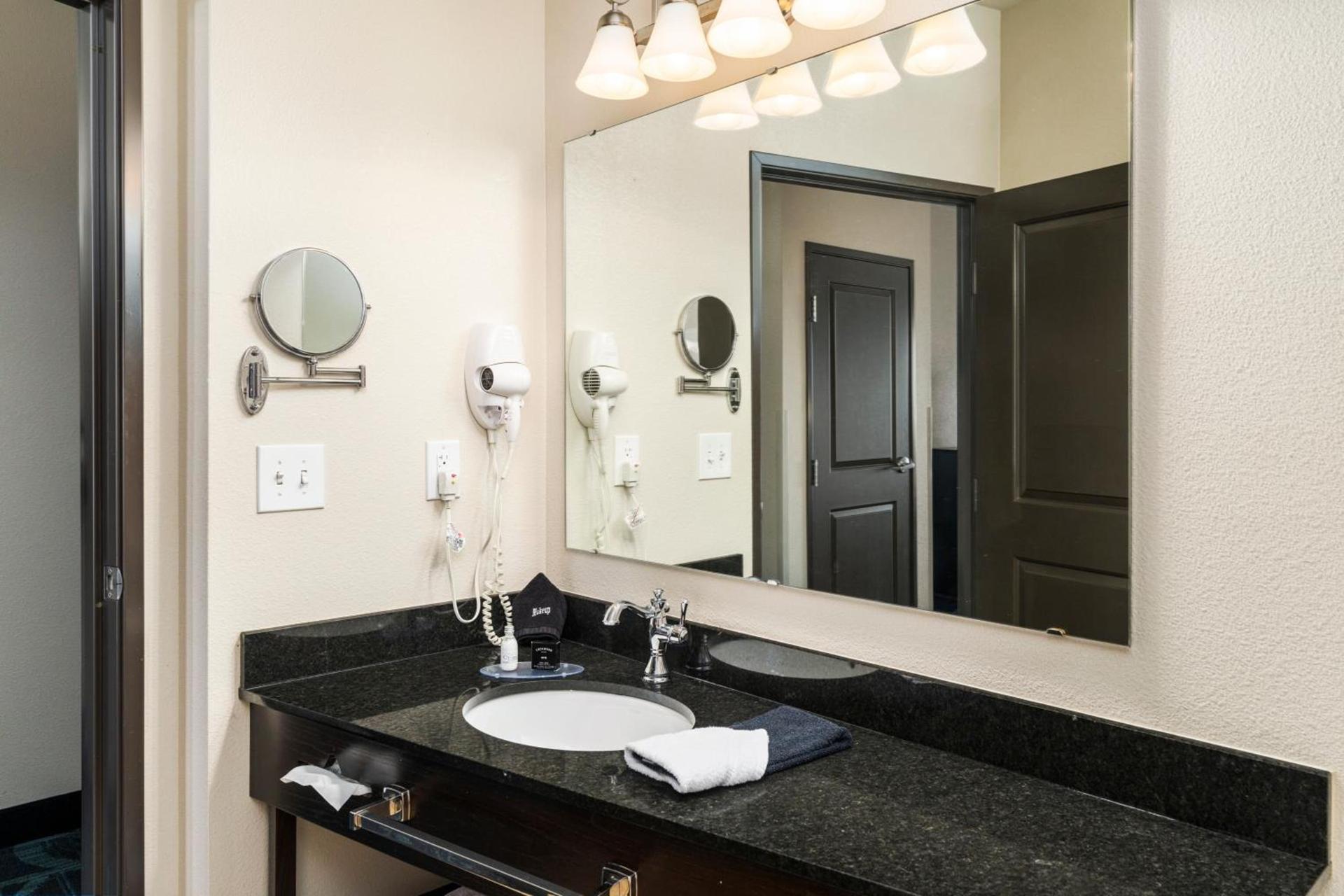 Park Point Marina Inn photo 82