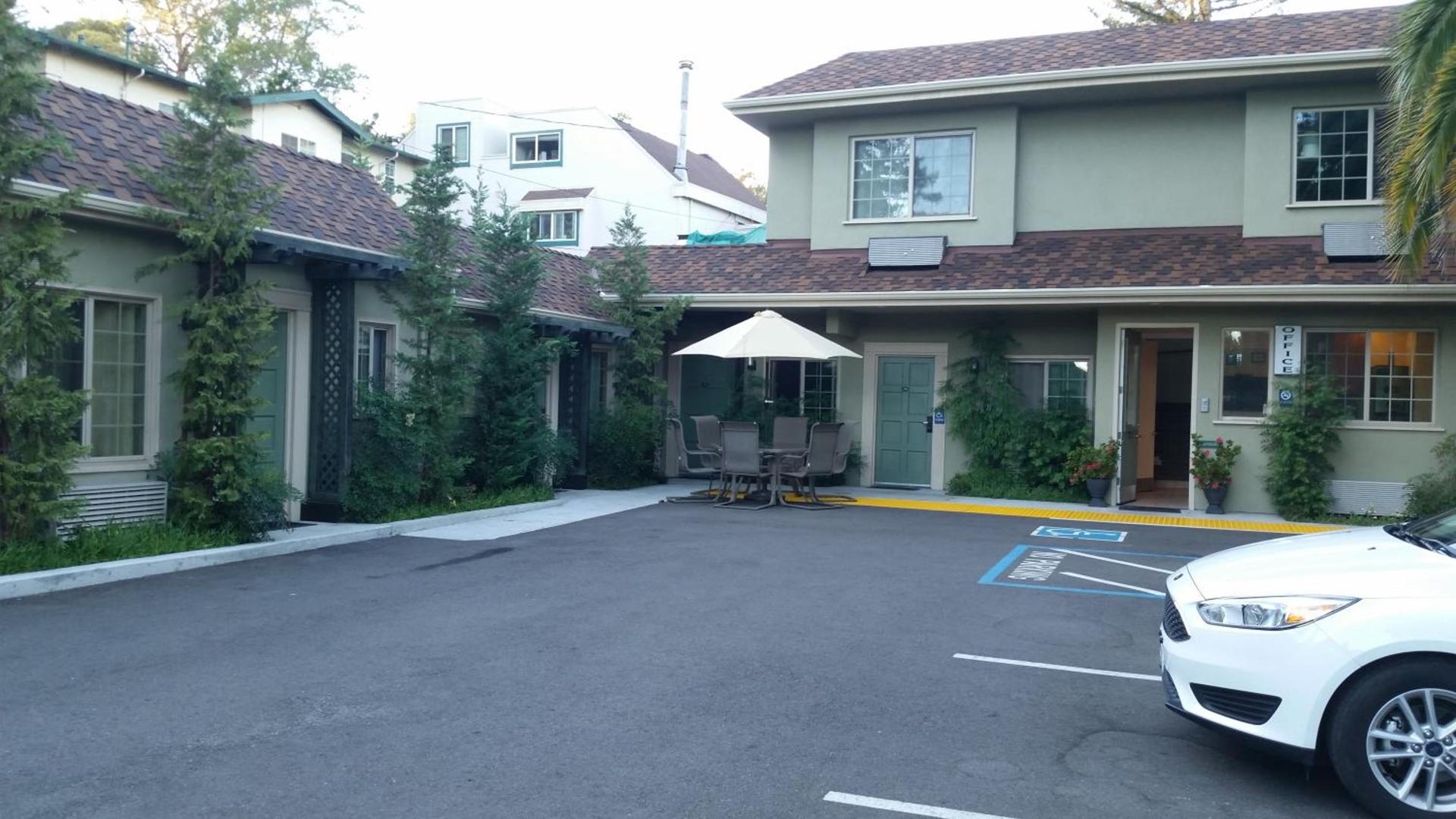 Marin Lodge photo 13