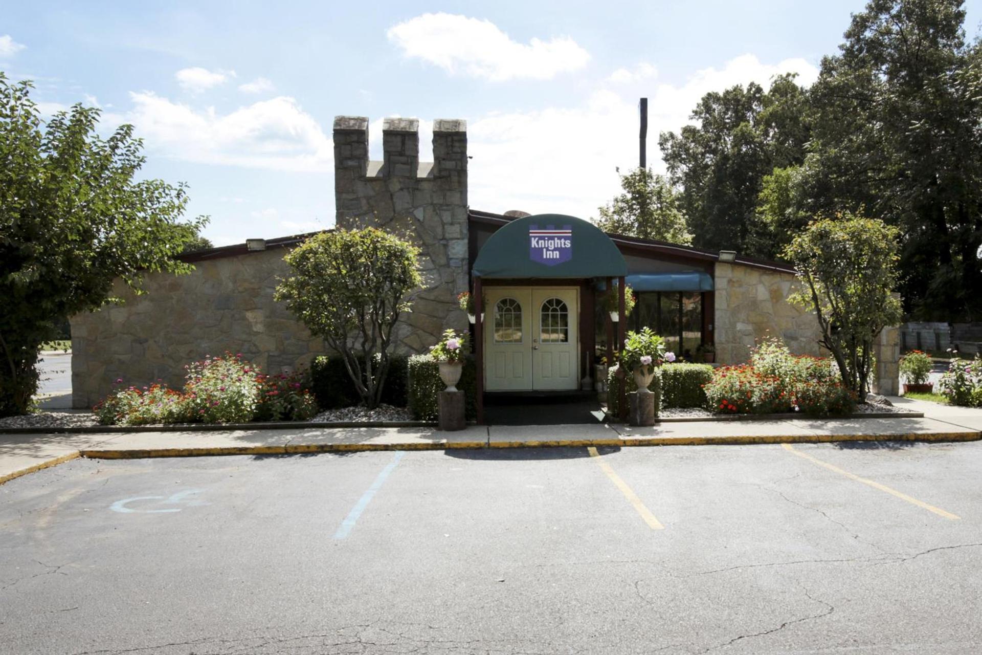 Knights Inn - Battle Creek photo 2