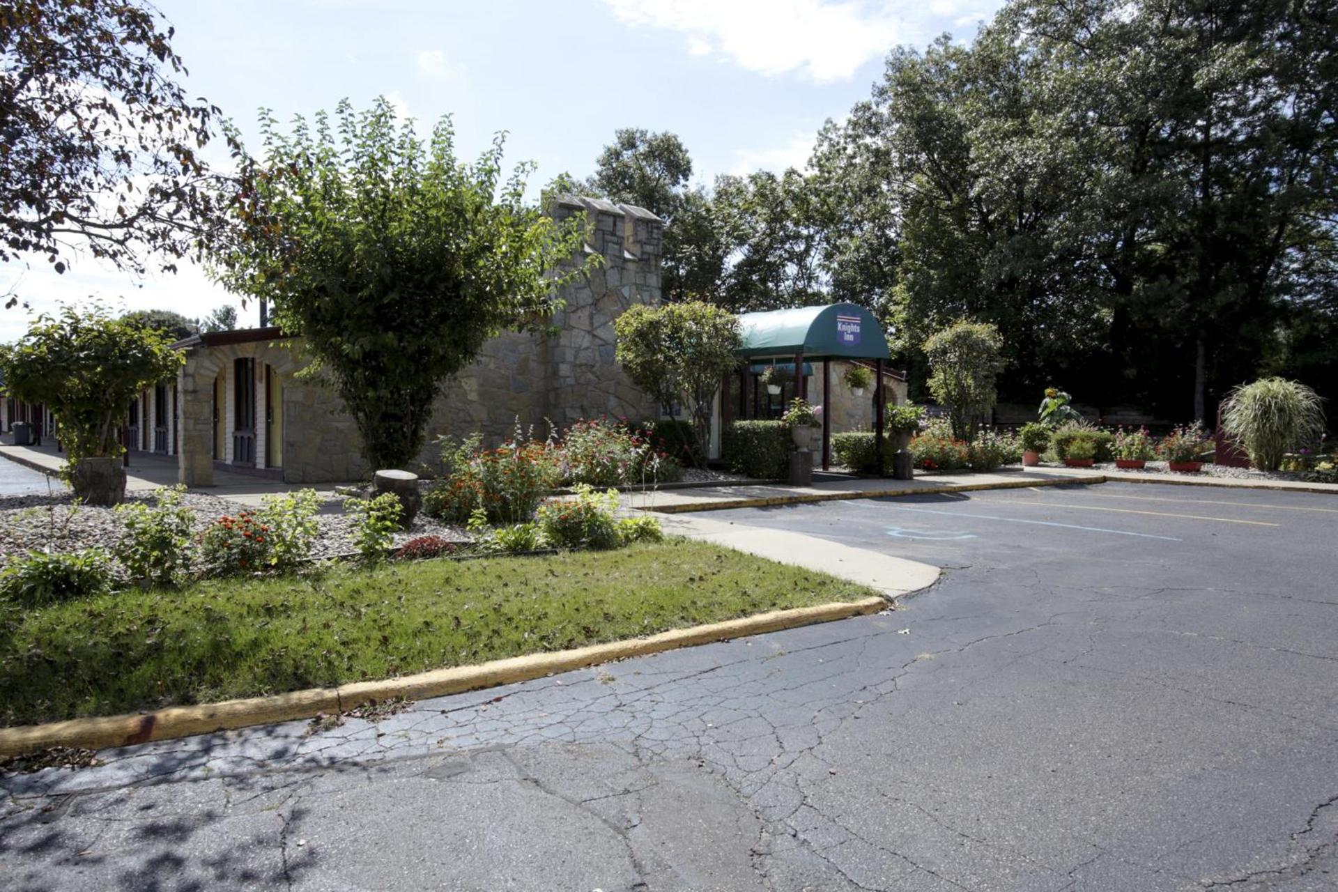 Knights Inn - Battle Creek photo 39