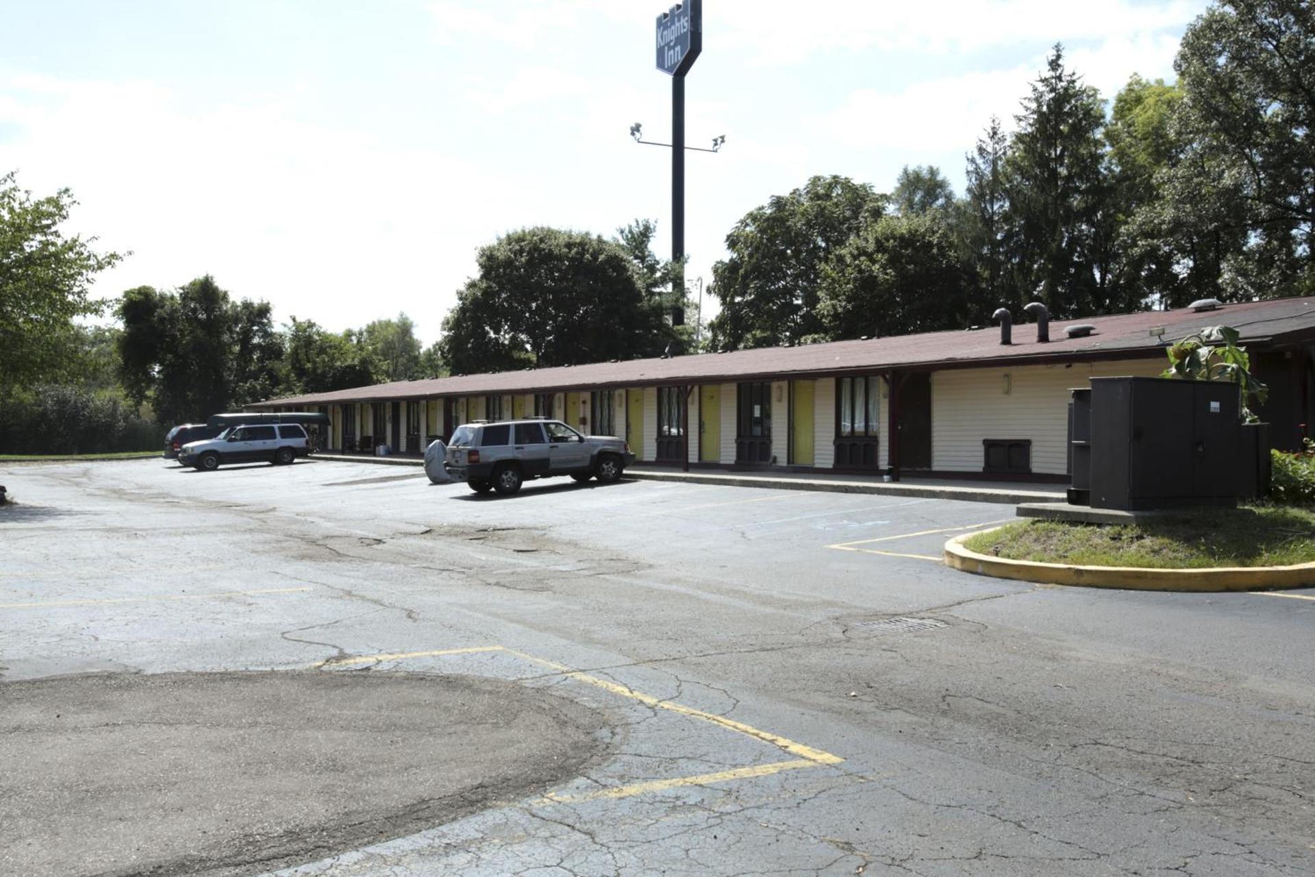 Knights Inn - Battle Creek photo 35