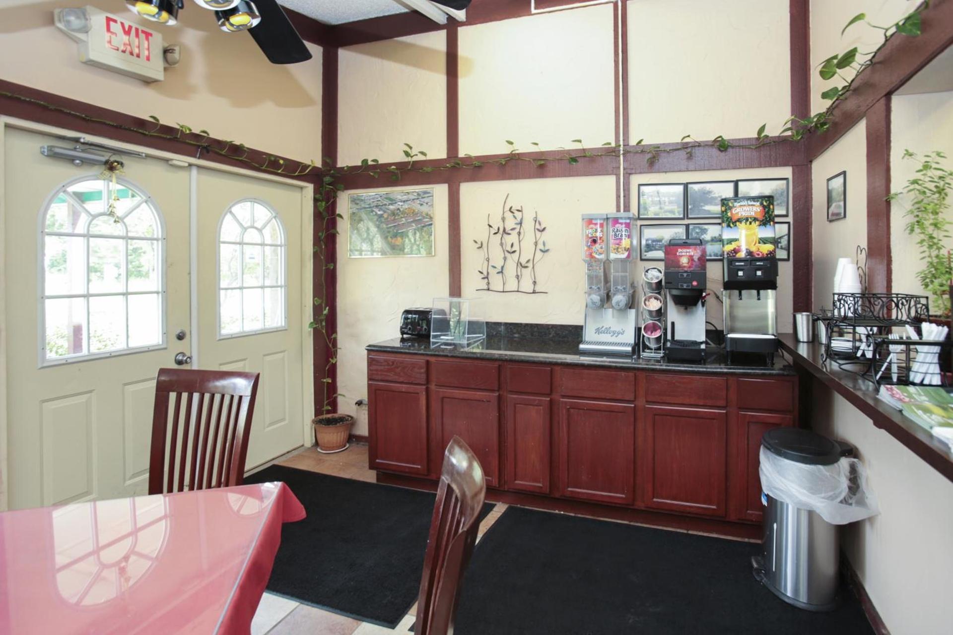 Knights Inn - Battle Creek photo 10