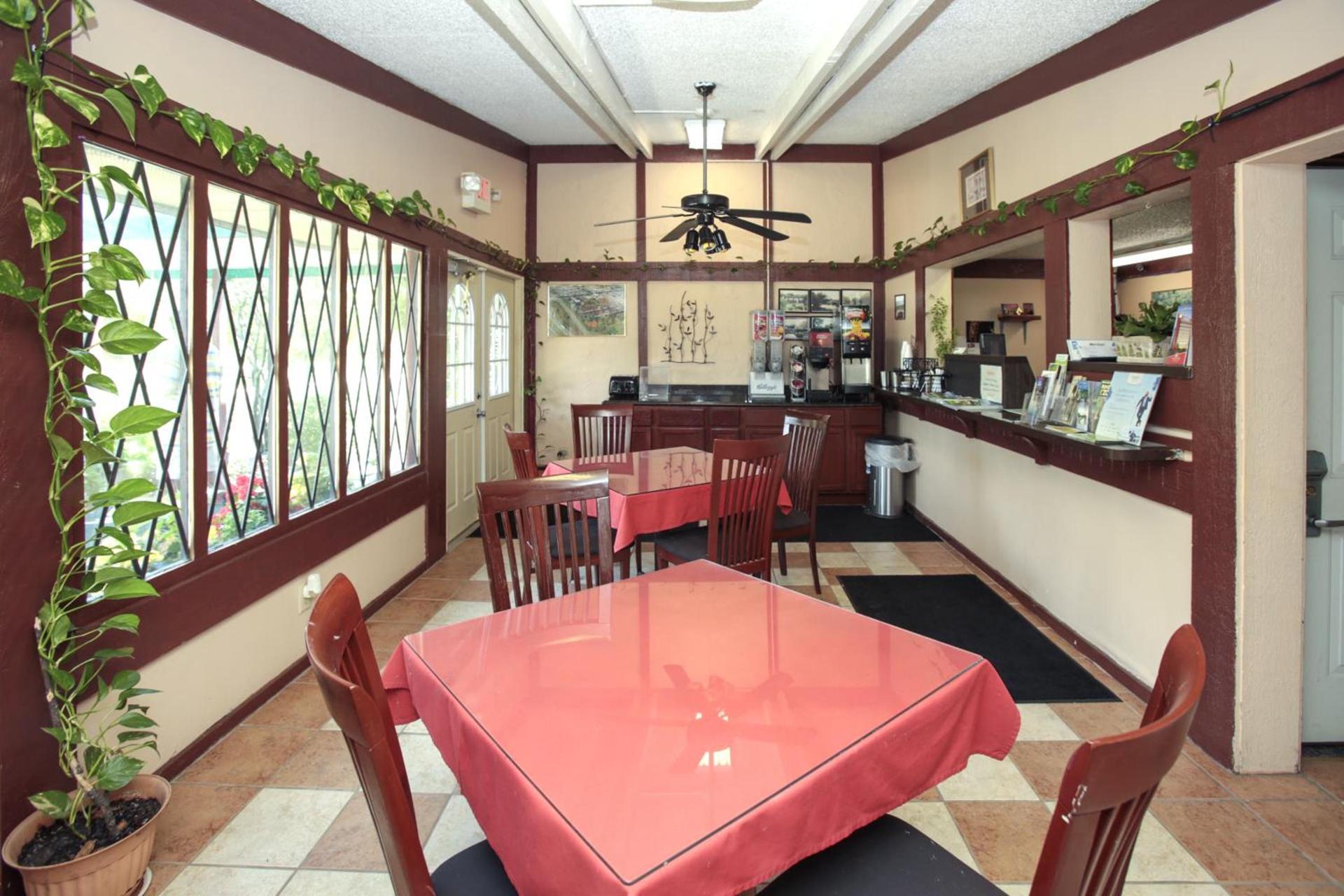 Knights Inn - Battle Creek photo 16
