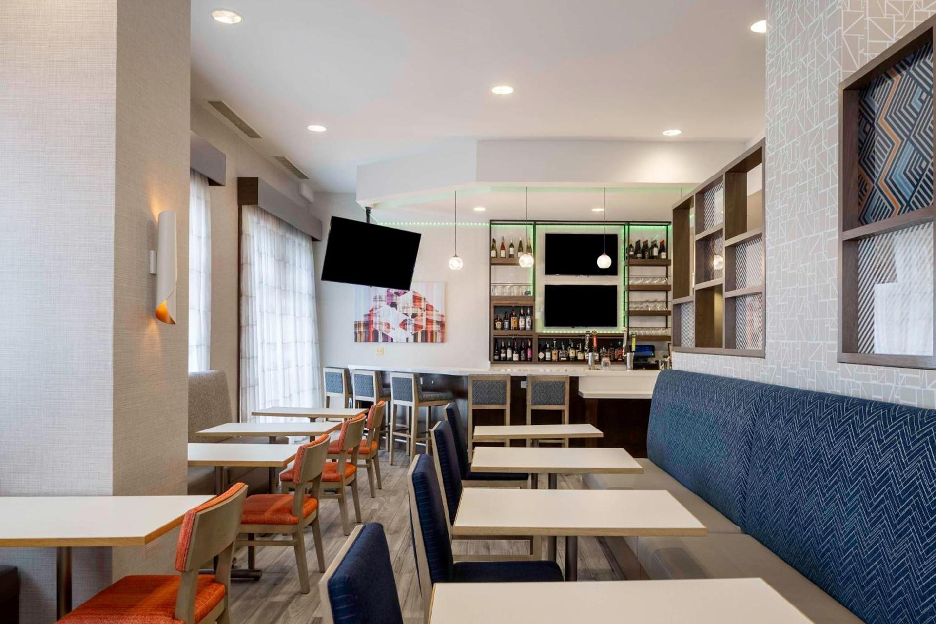 Hampton Inn Washington DC - Convention Center photo 19