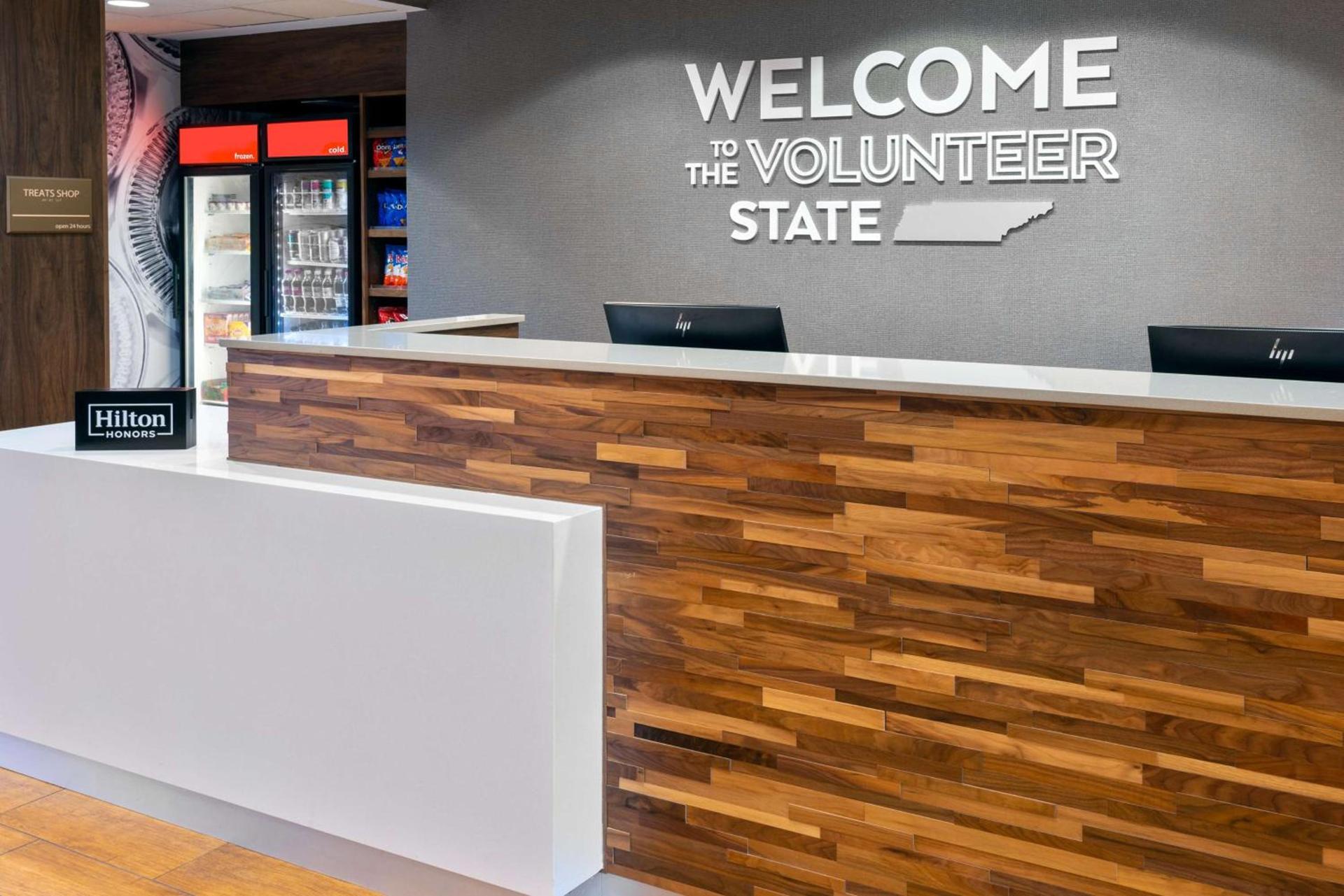 Hampton Inn & Suites Murfreesboro photo 2