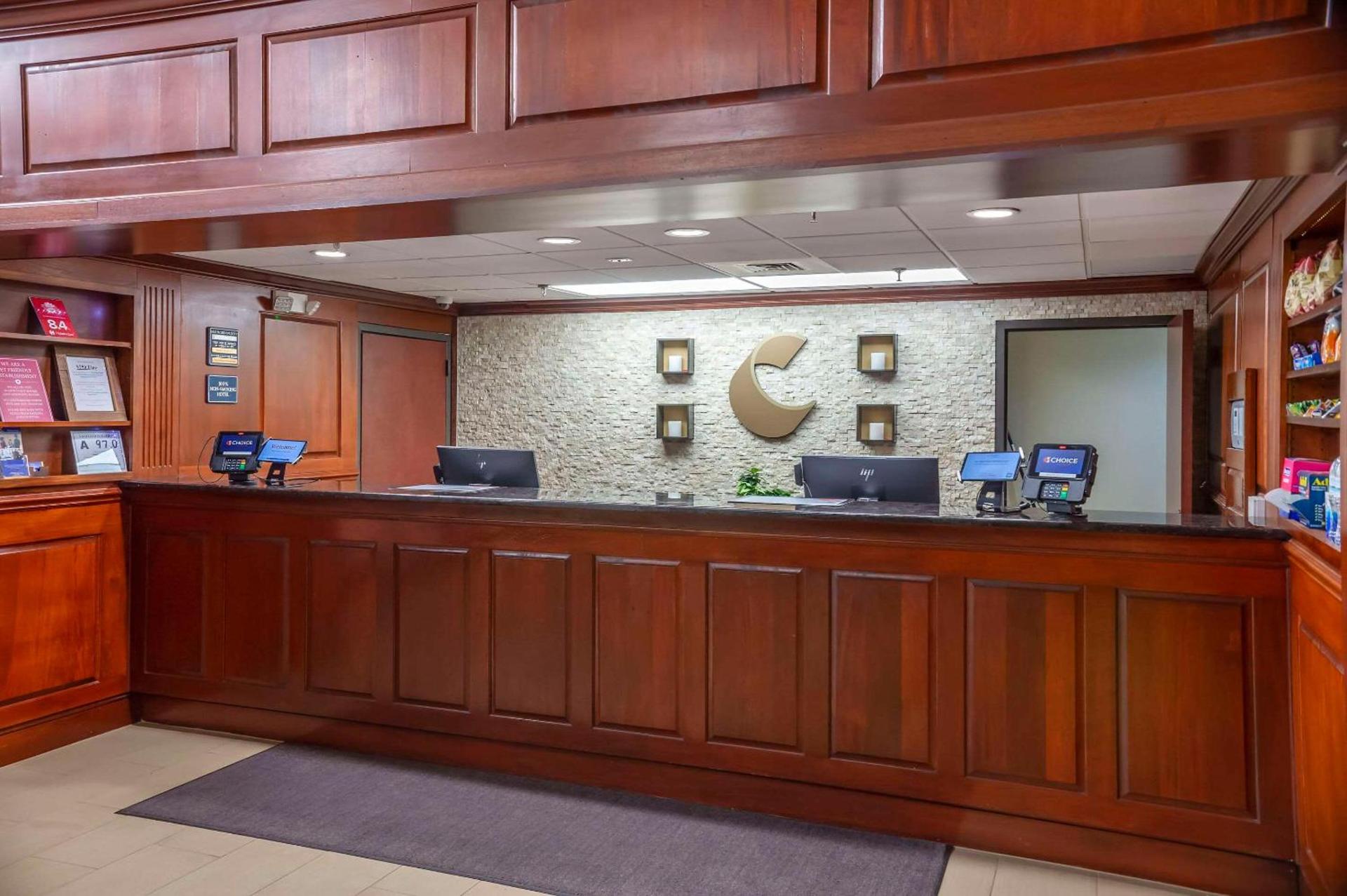 Comfort Suites Outlet Center photo 3