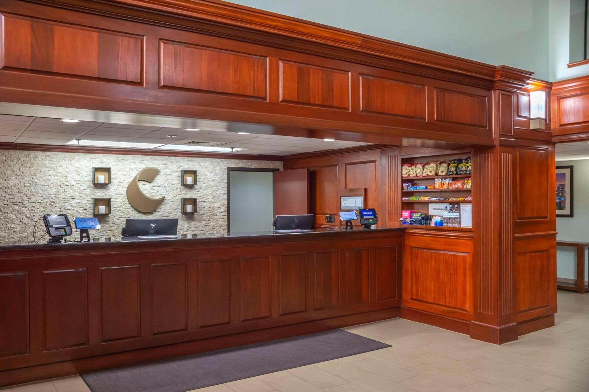 Comfort Suites Outlet Center photo 4