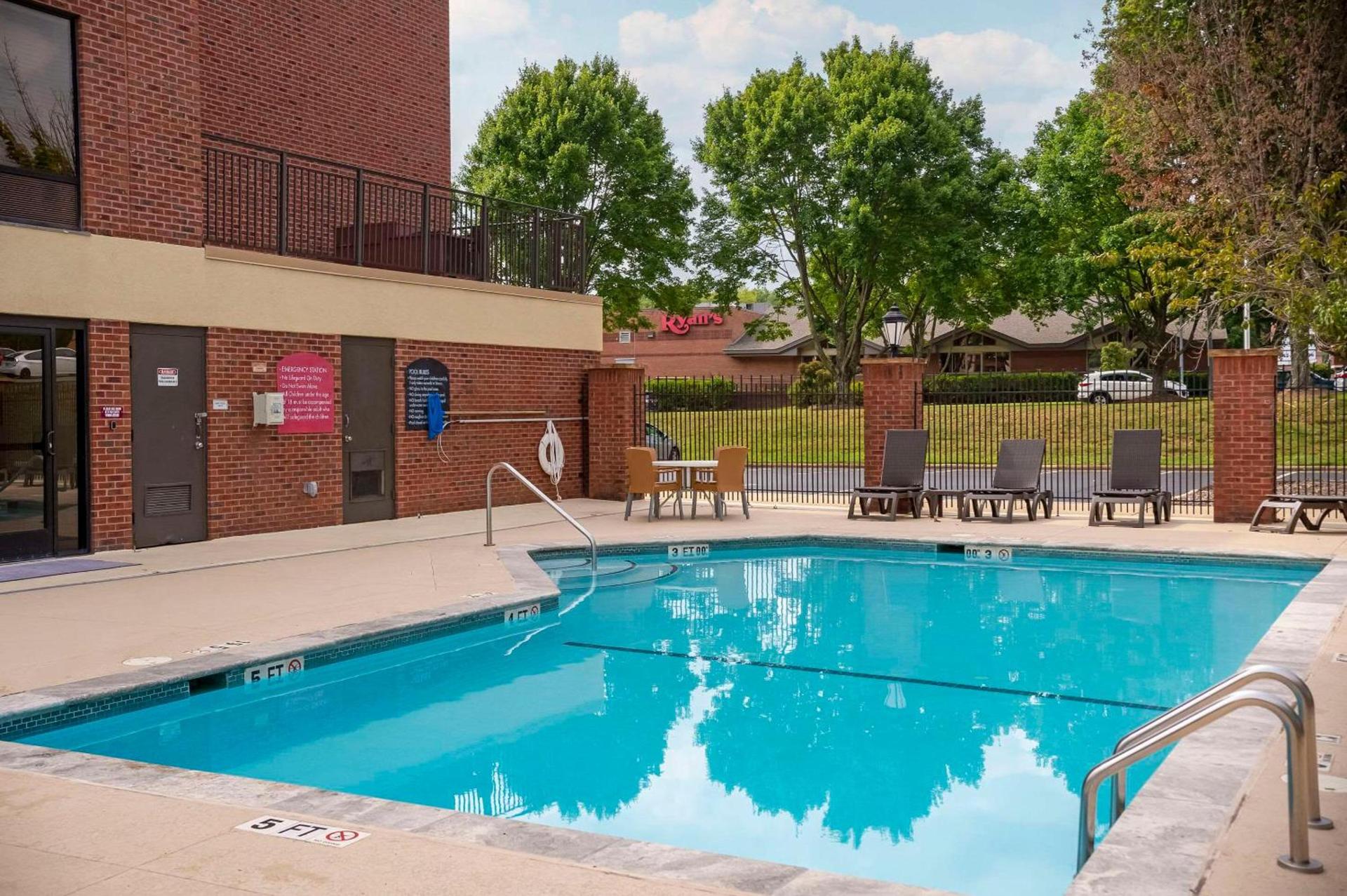 Comfort Suites Outlet Center photo 23
