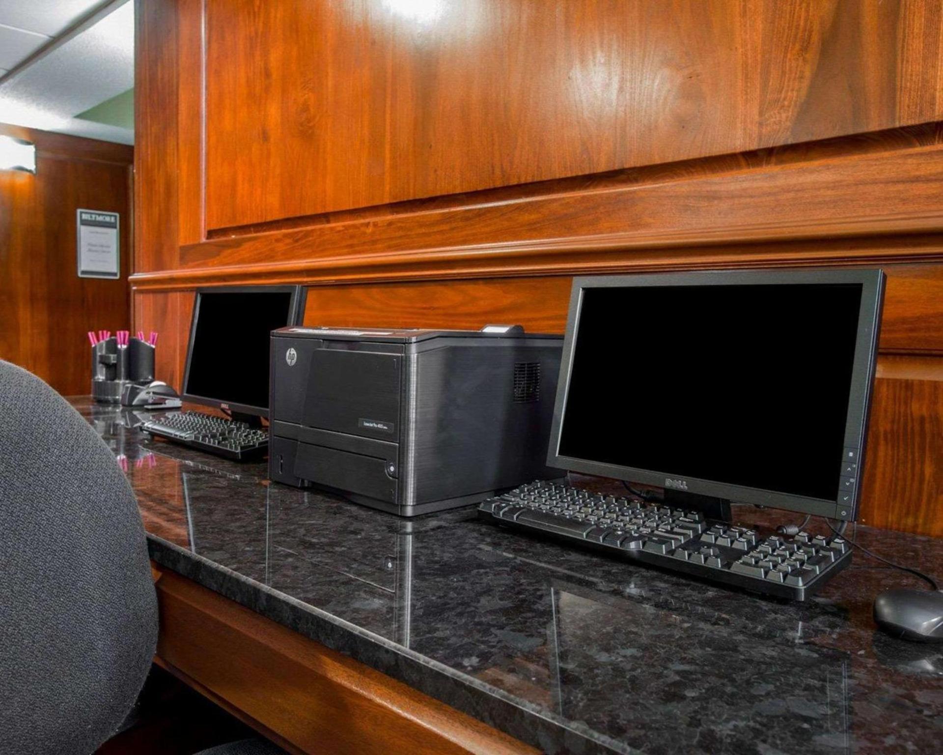 Comfort Suites Outlet Center photo 26