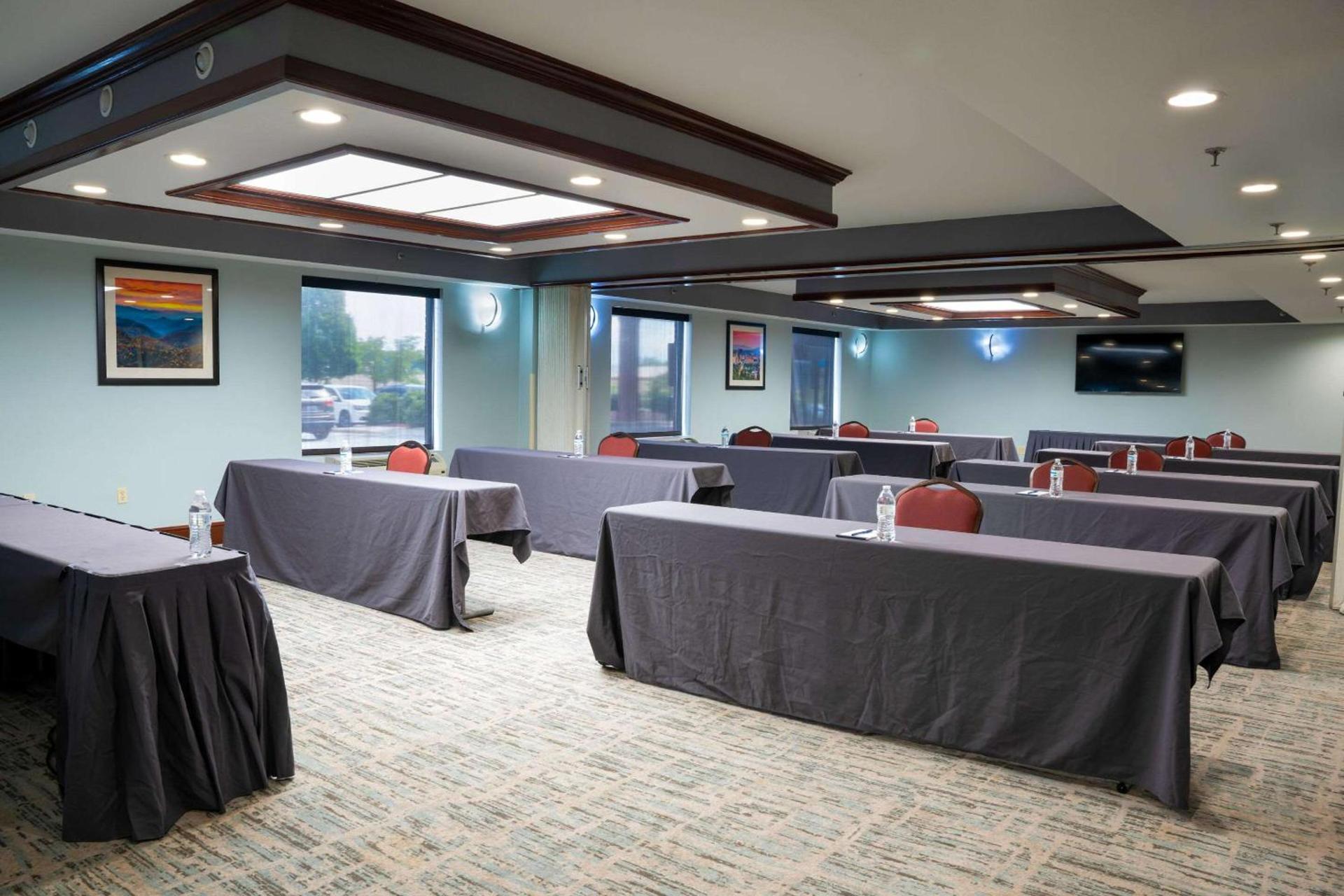 Comfort Suites Outlet Center photo 28