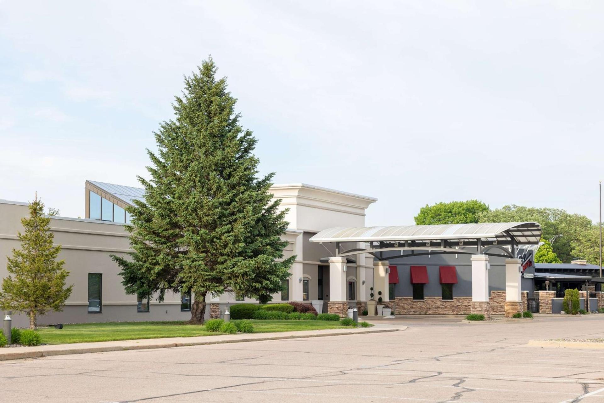 DoubleTree by Hilton Austin, MN photo 2