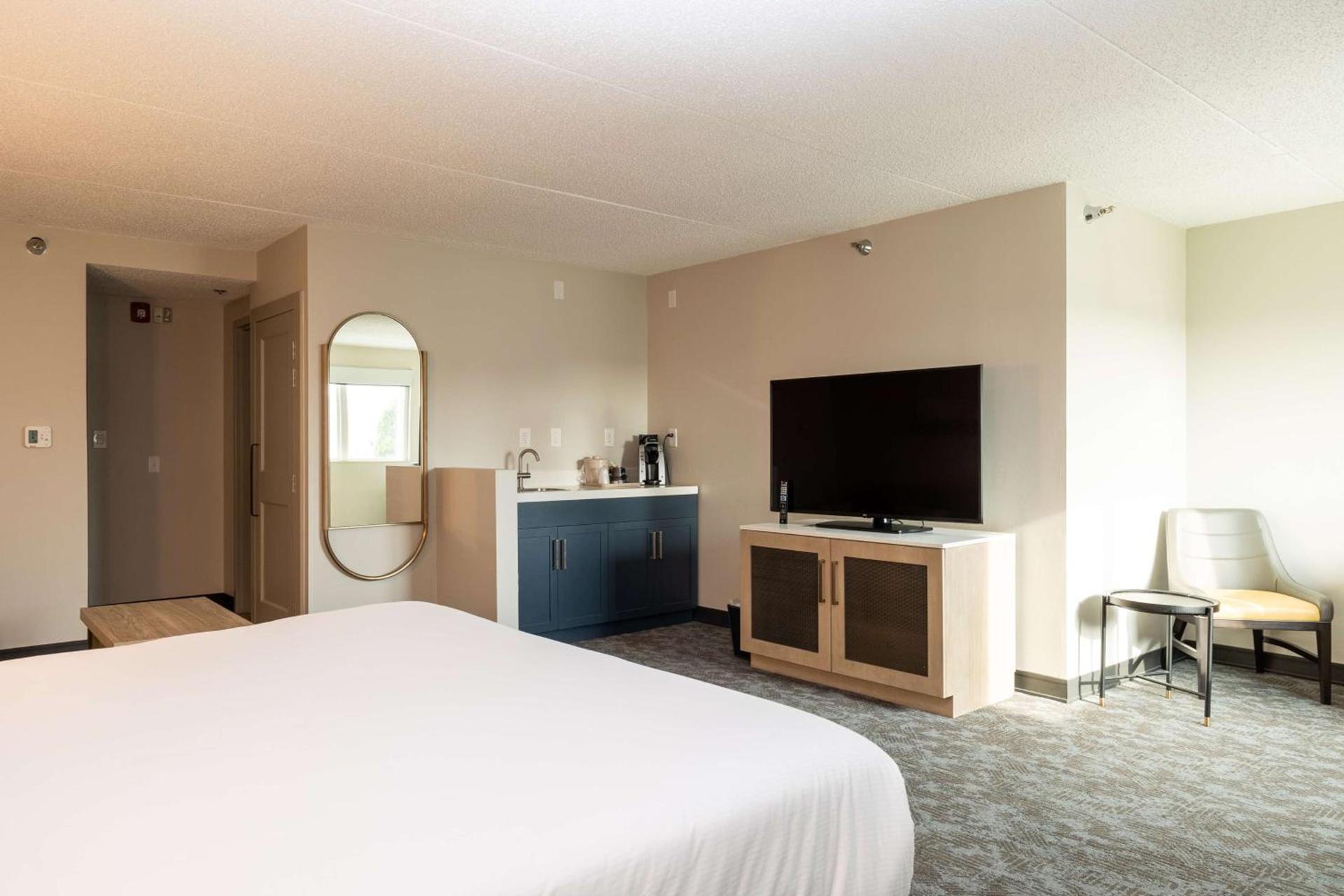 DoubleTree by Hilton Austin, MN photo 15
