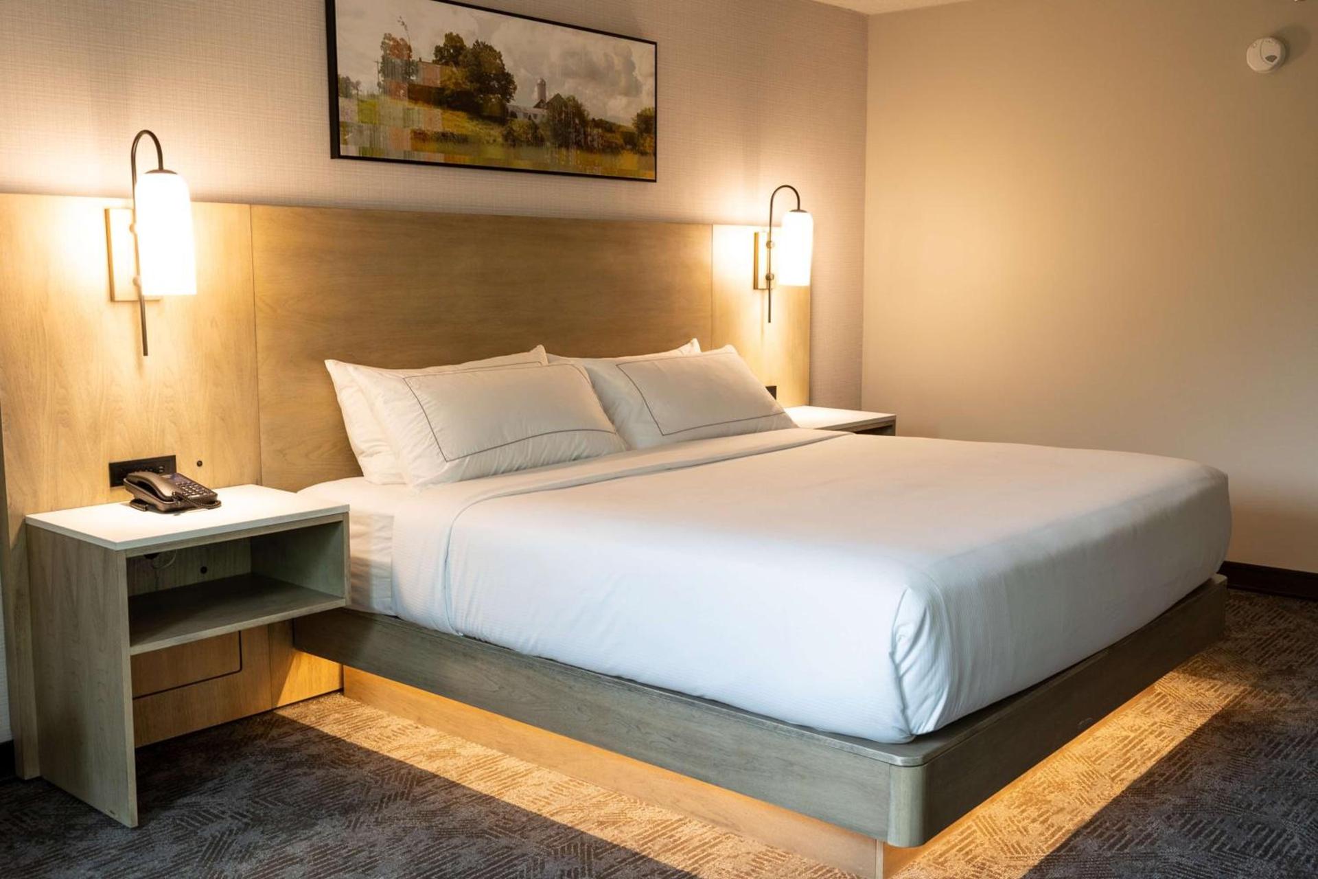 DoubleTree by Hilton Austin, MN photo 18