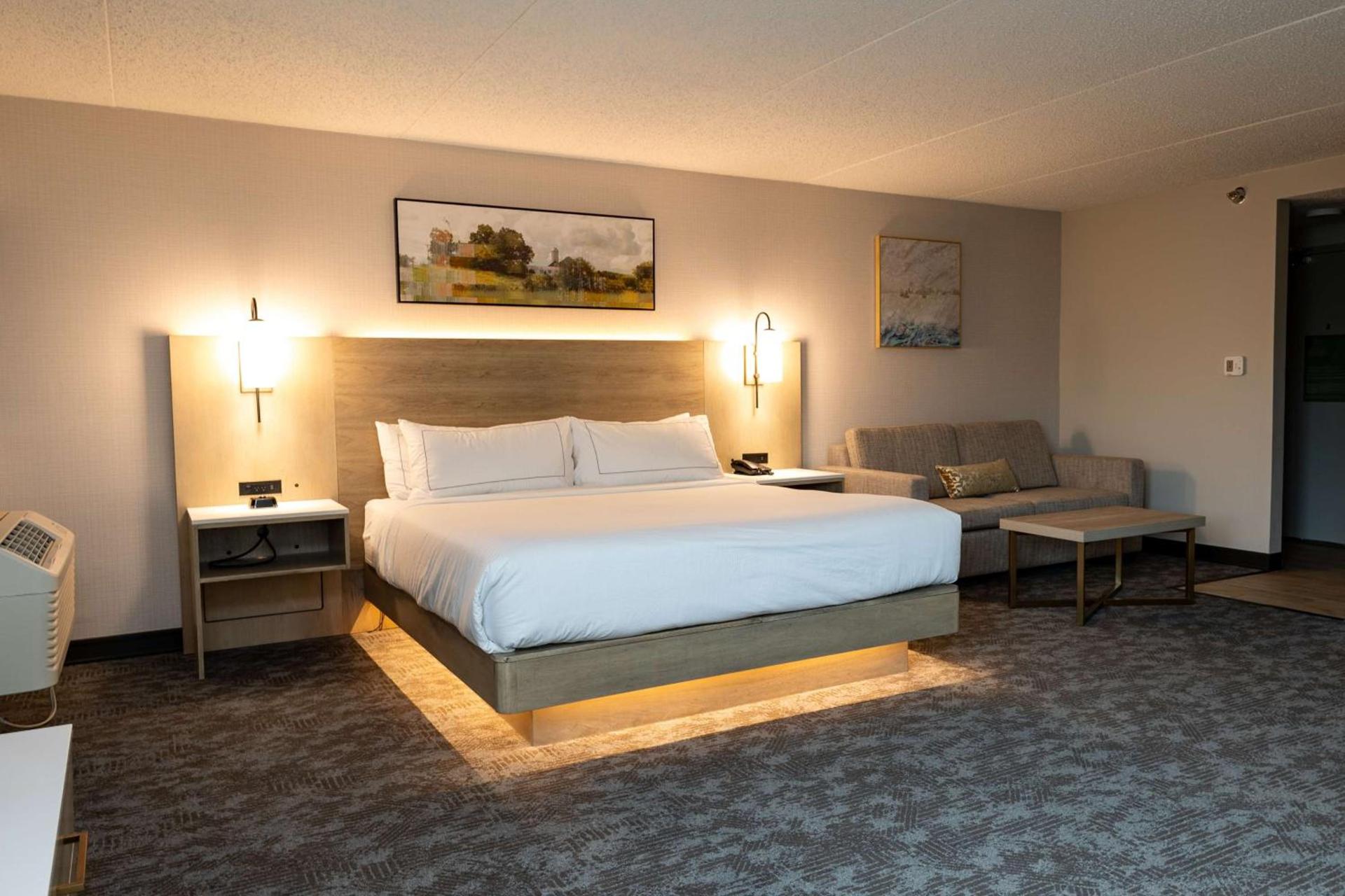 DoubleTree by Hilton Austin, MN photo 17