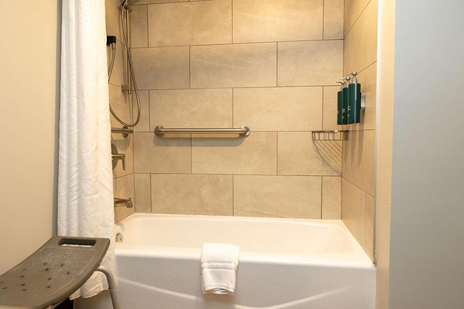 DoubleTree by Hilton Austin, MN photo 20