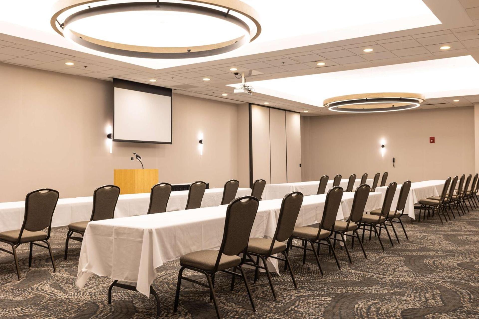 DoubleTree by Hilton Austin, MN photo 26