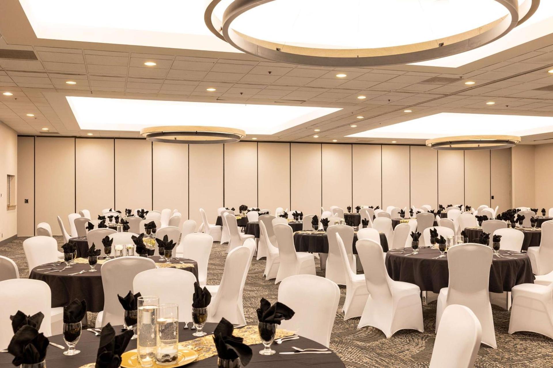 DoubleTree by Hilton Austin, MN photo 27