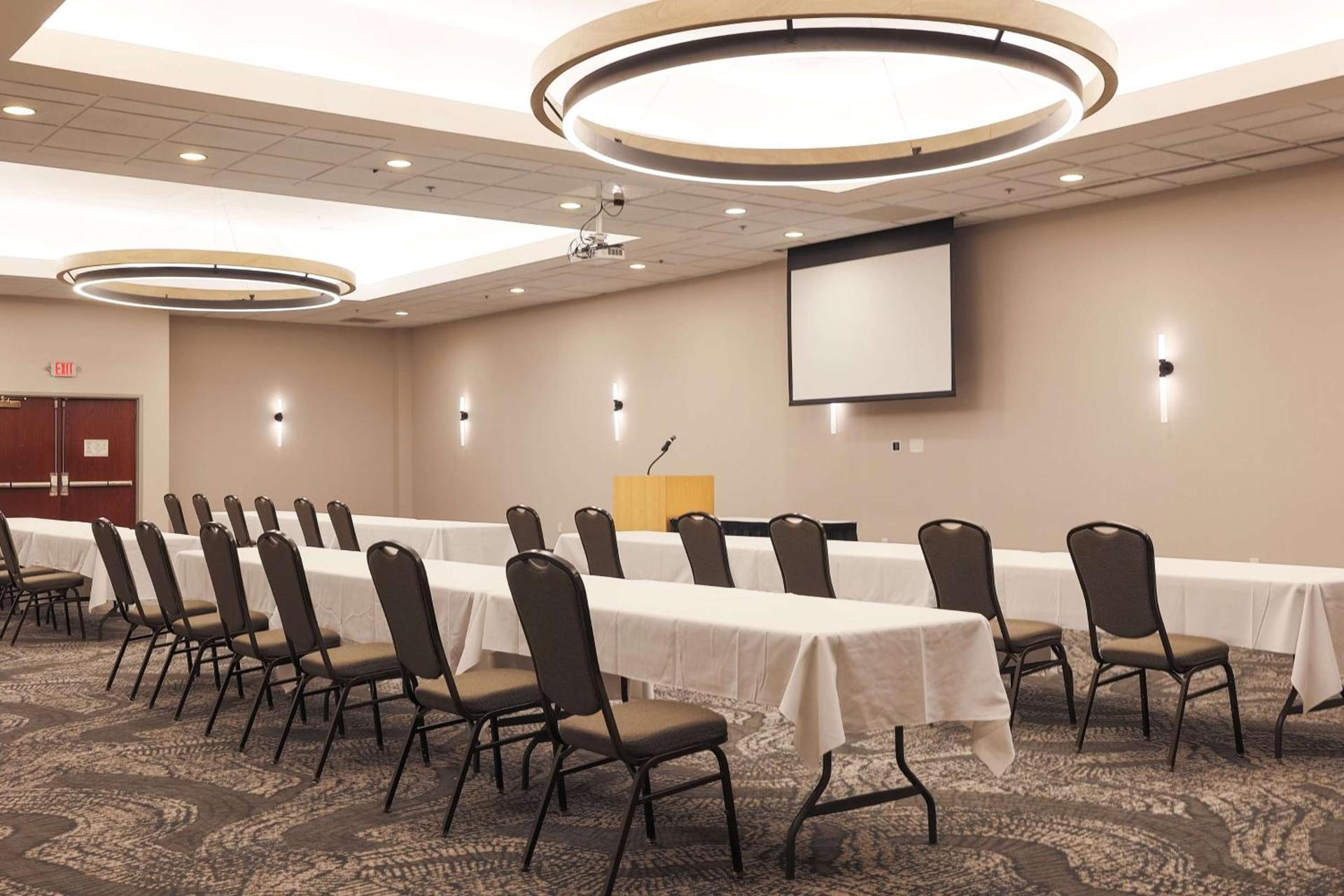 DoubleTree by Hilton Austin, MN photo 30