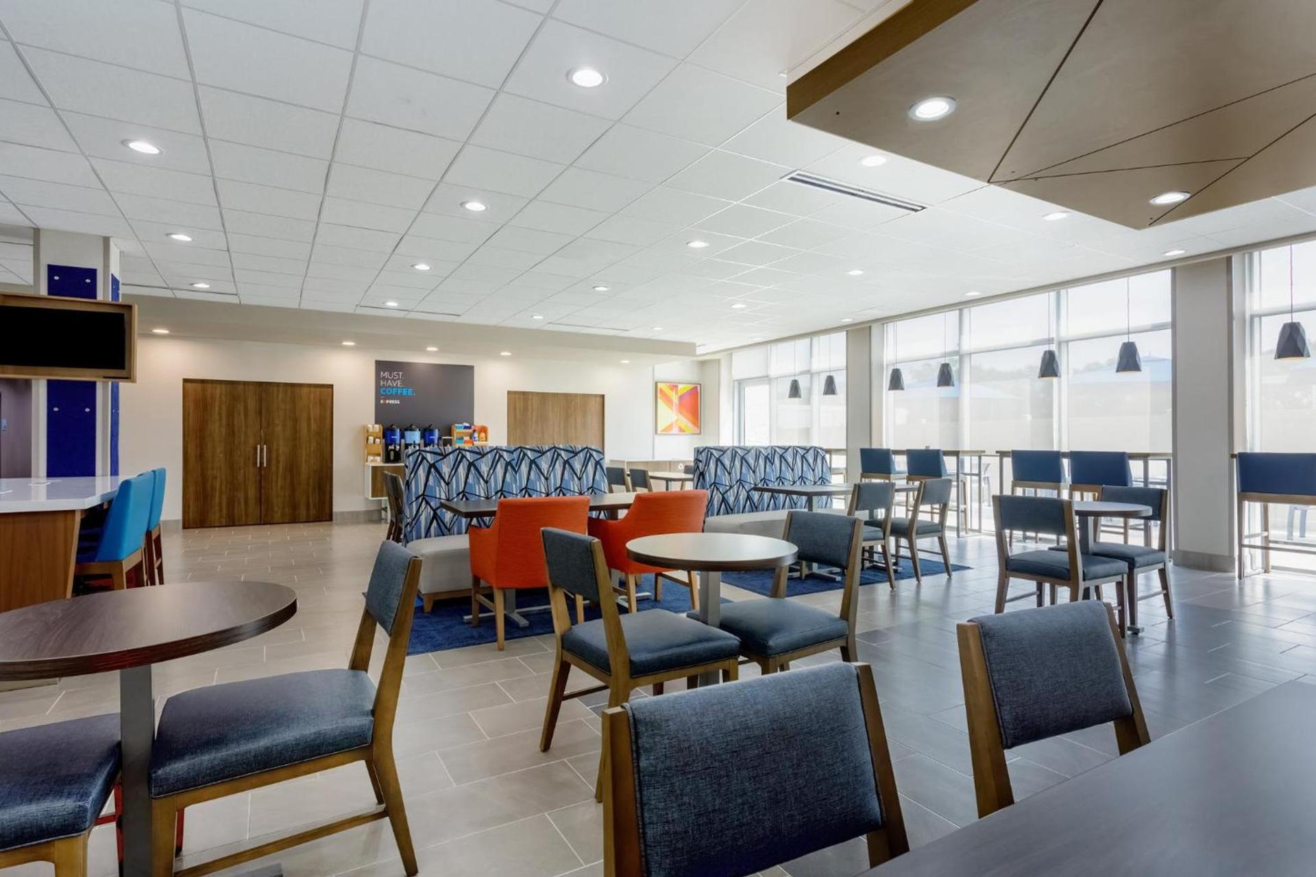 Holiday Inn Express & Suites Tampa Stadium - Airport Area by IHG photo 49