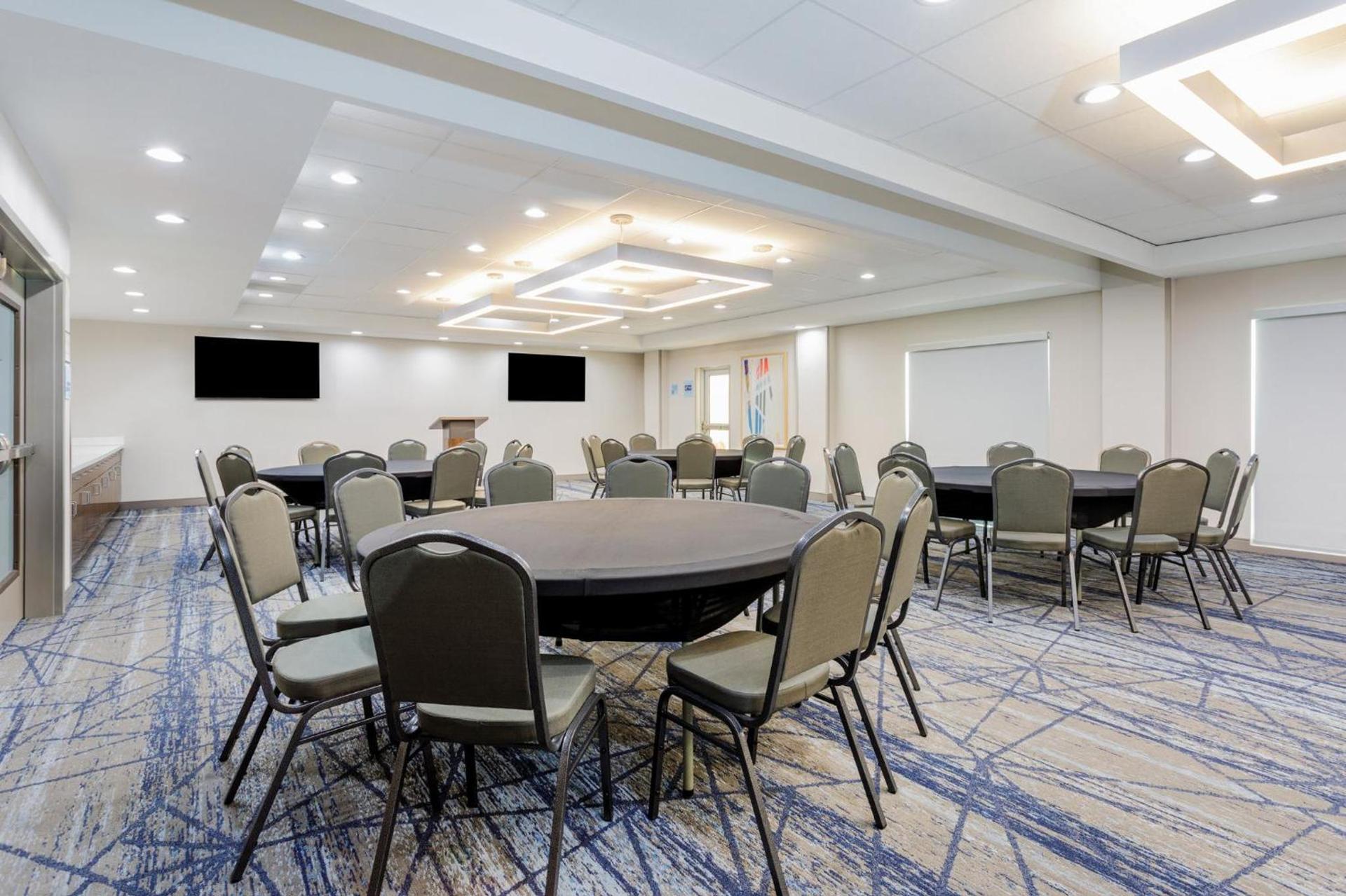 Holiday Inn Express & Suites Tampa Stadium - Airport Area by IHG photo 47