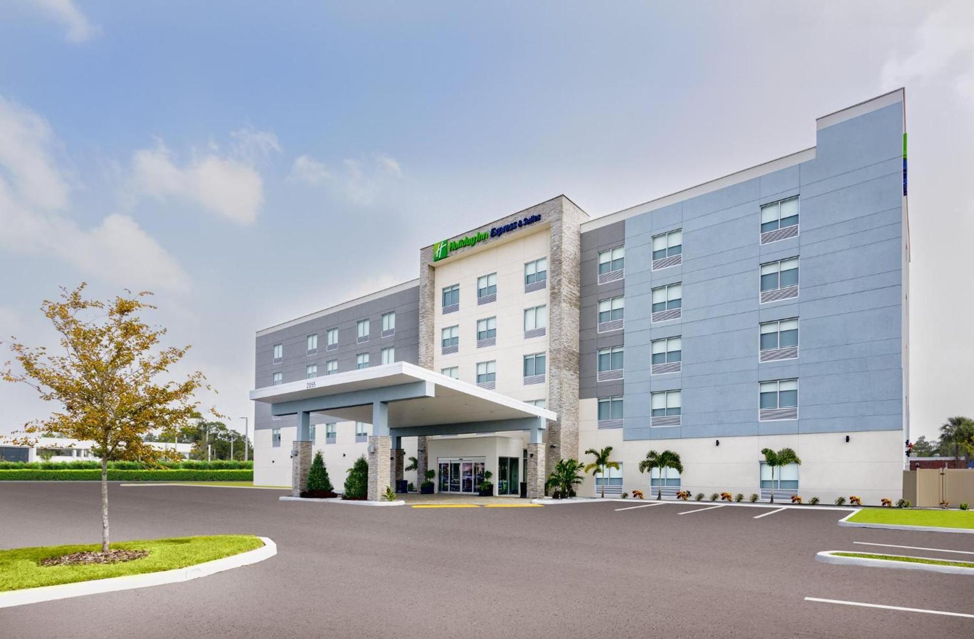 Holiday Inn Express & Suites Tampa Stadium - Airport Area by IHG photo 1