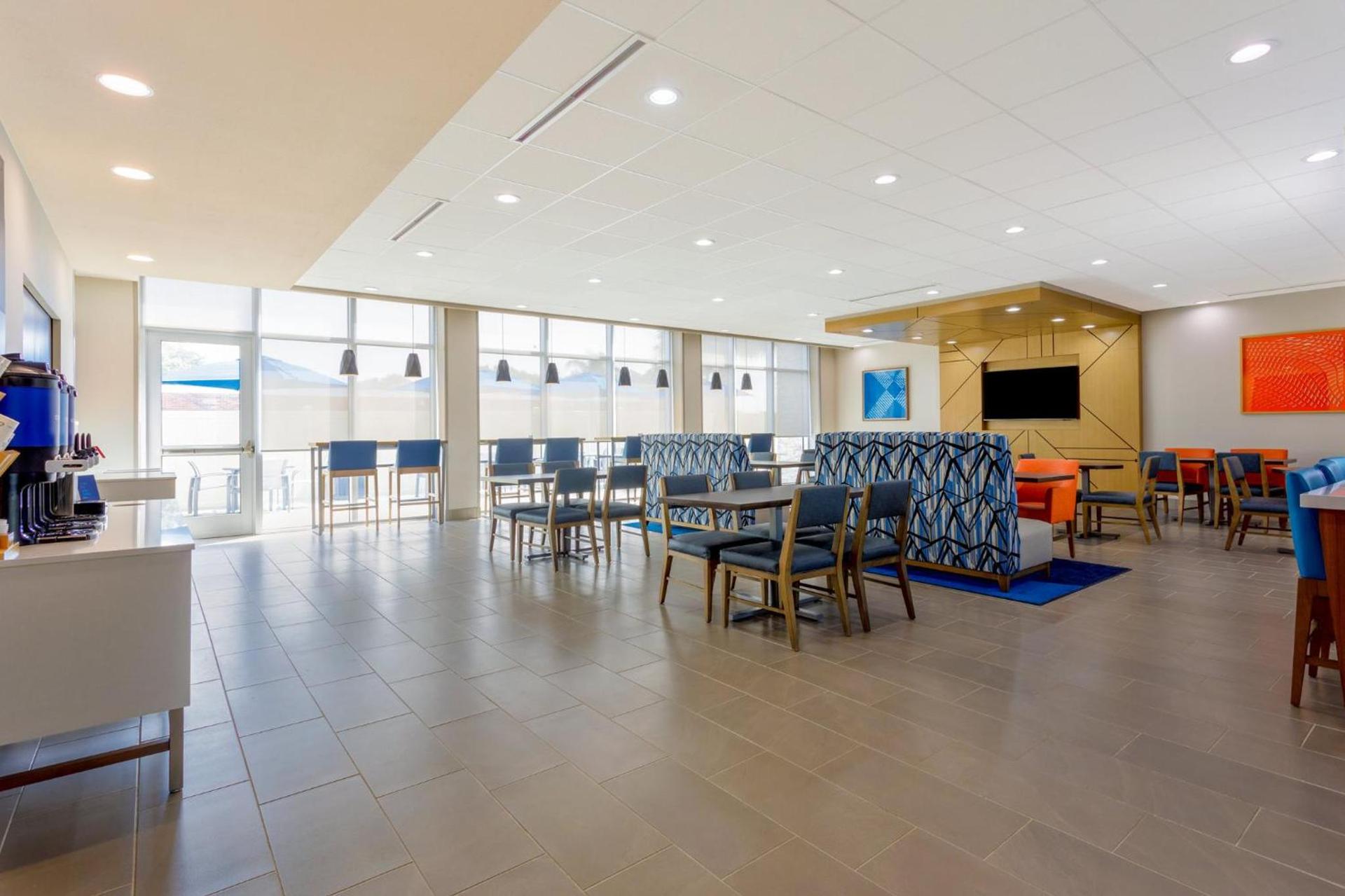 Holiday Inn Express & Suites Tampa Stadium - Airport Area by IHG photo 52