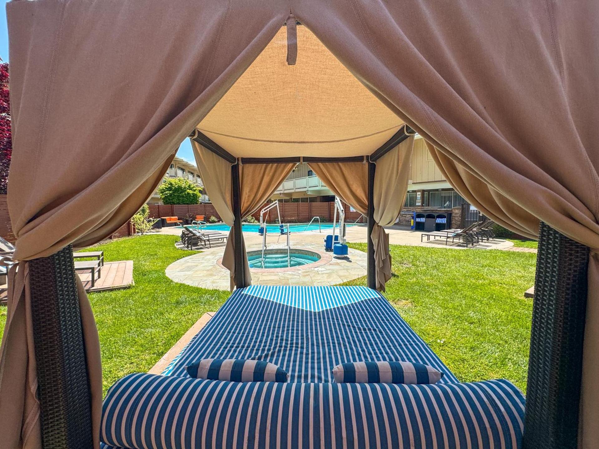 The Lodge at Tiburon photo 42