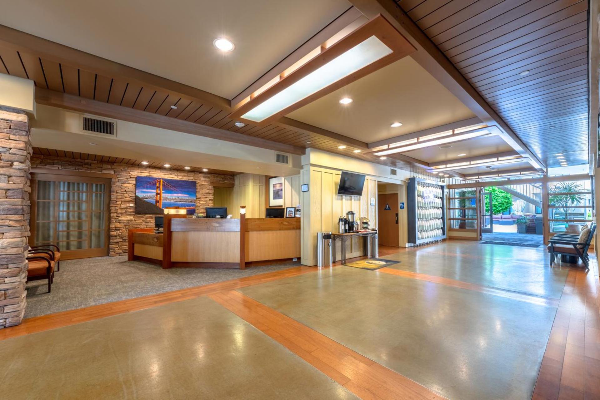The Lodge at Tiburon photo 43
