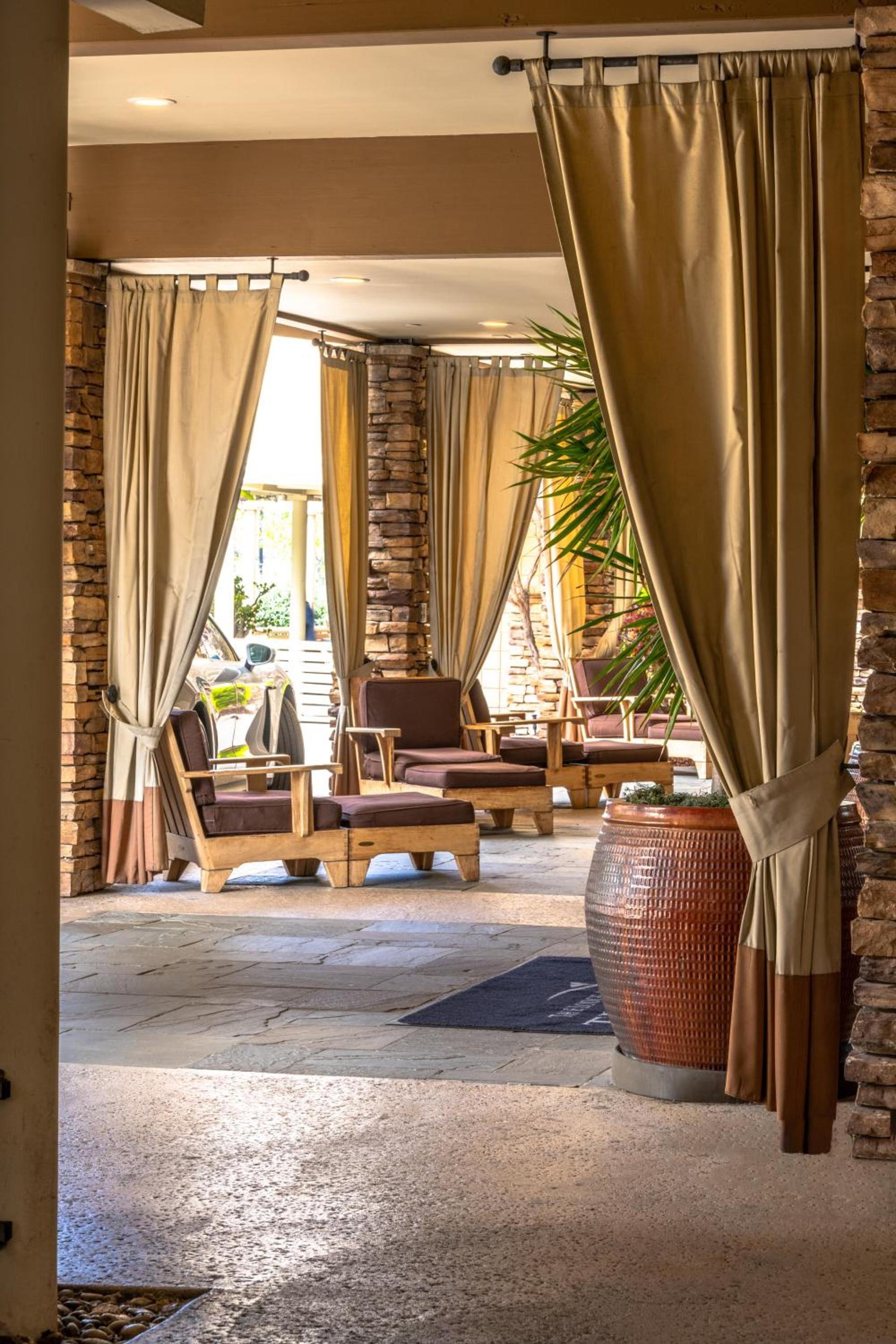 The Lodge at Tiburon photo 53