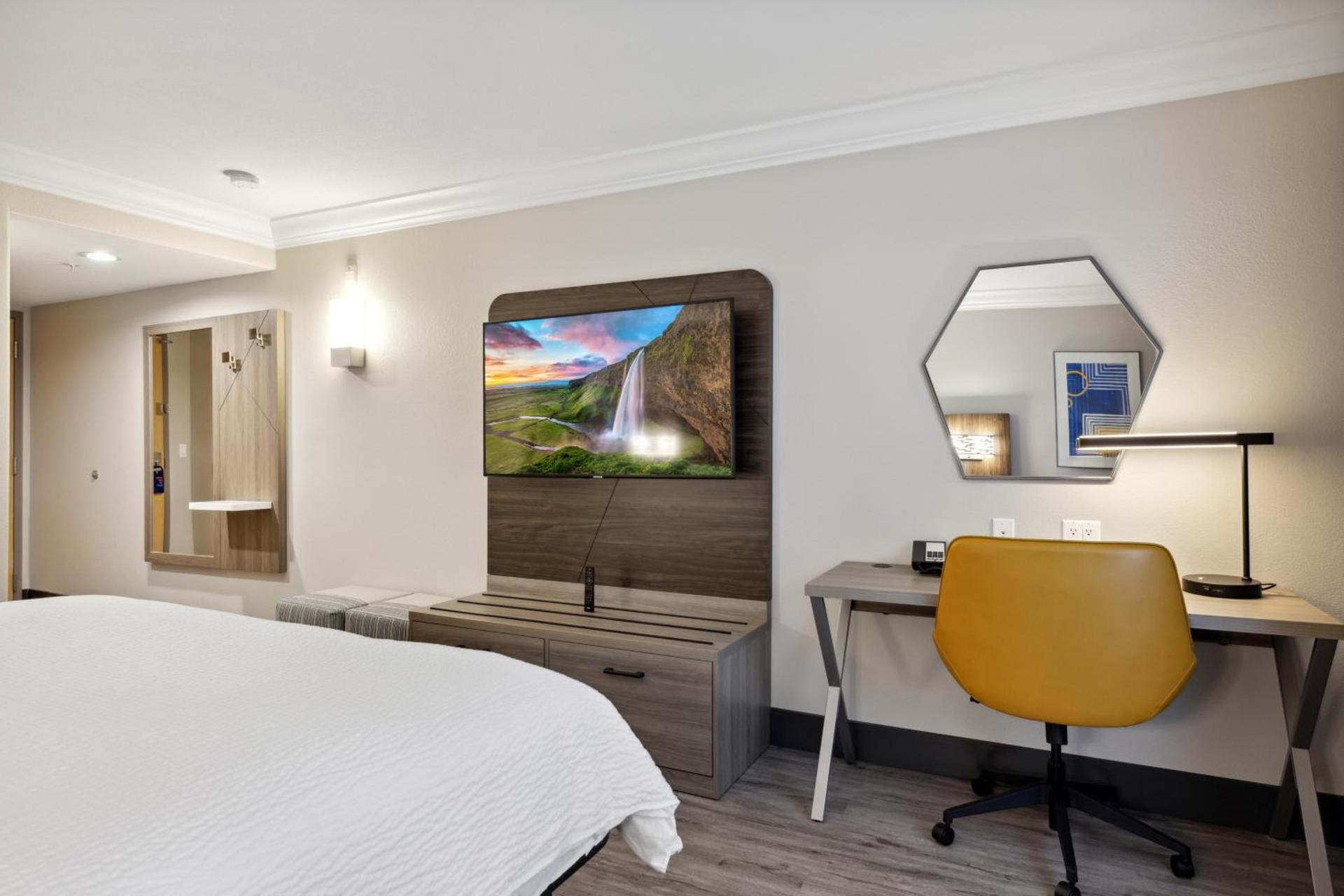 Holiday Inn Express Hotel & Suites Vacaville by IHG photo 7