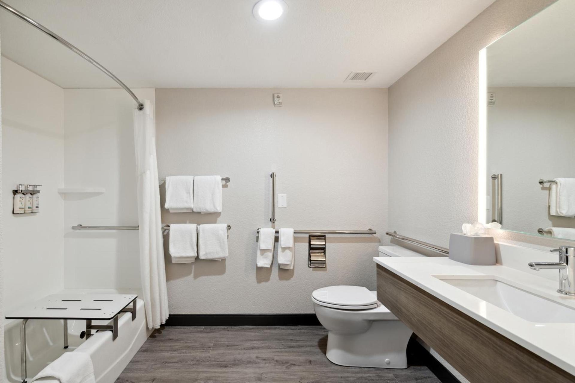 Holiday Inn Express Hotel & Suites Vacaville by IHG photo 15