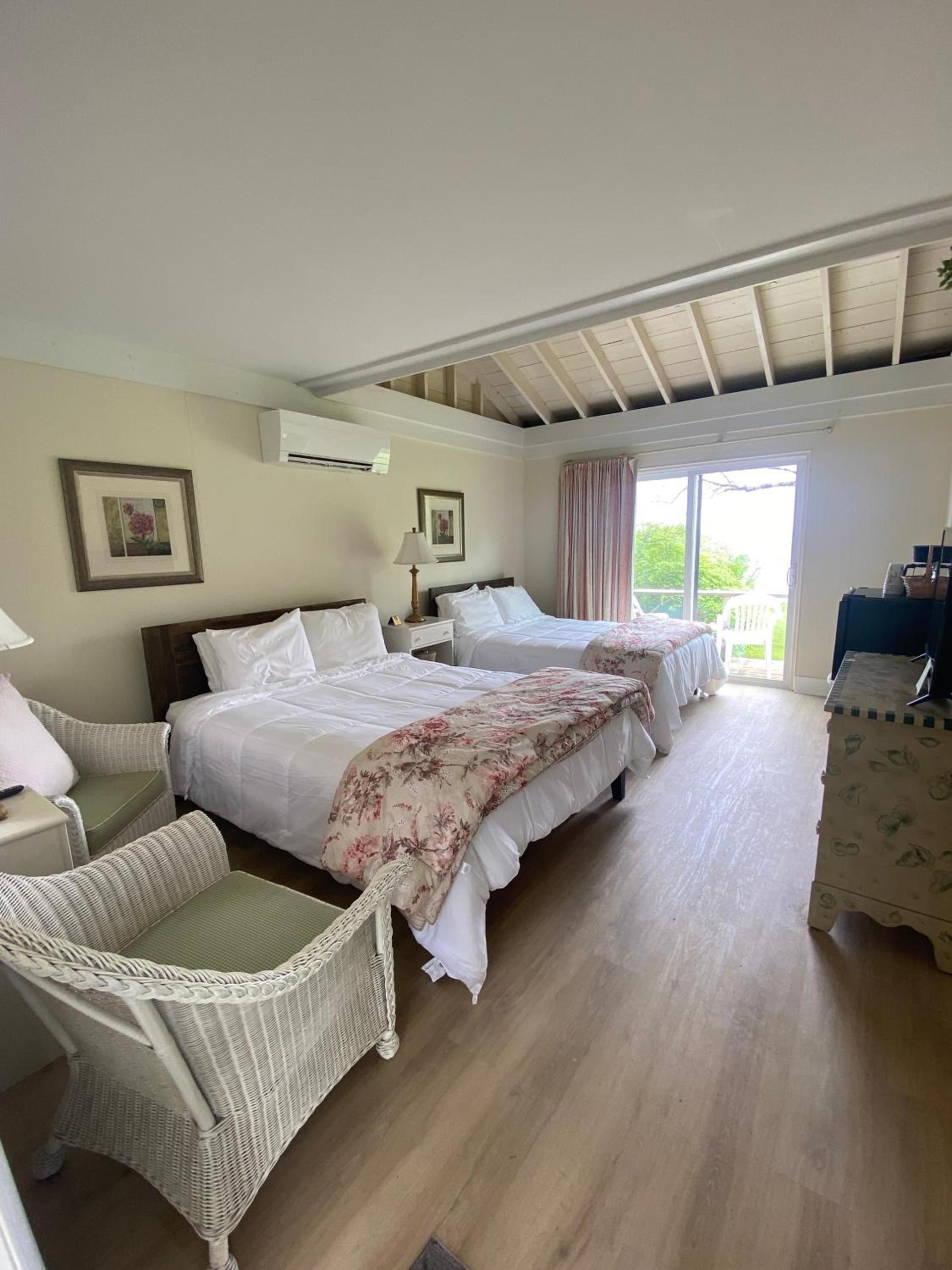 High Tide Inn on the Ocean, Motel and Cottages photo 22