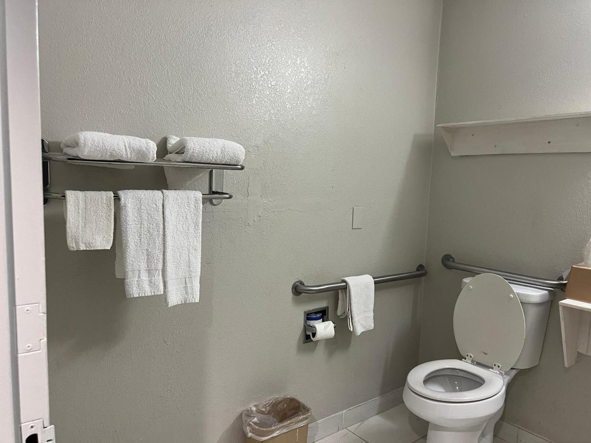 Motel 6 Tulsa, OK Airport photo 28