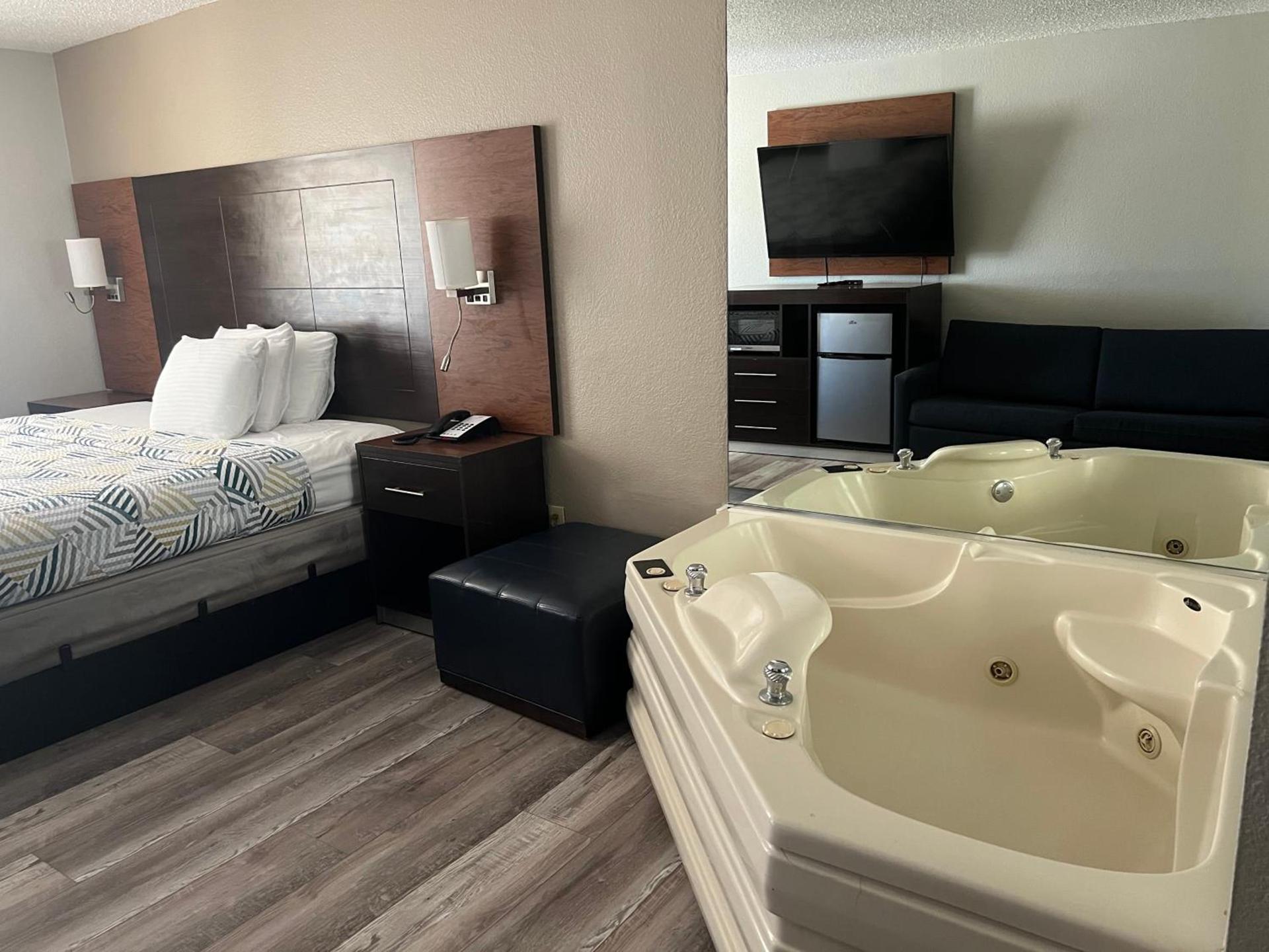 Motel 6 Tulsa, OK Airport photo 23