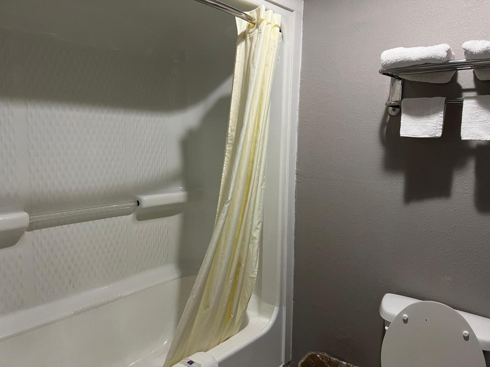 Motel 6 Tulsa, OK Airport photo 21