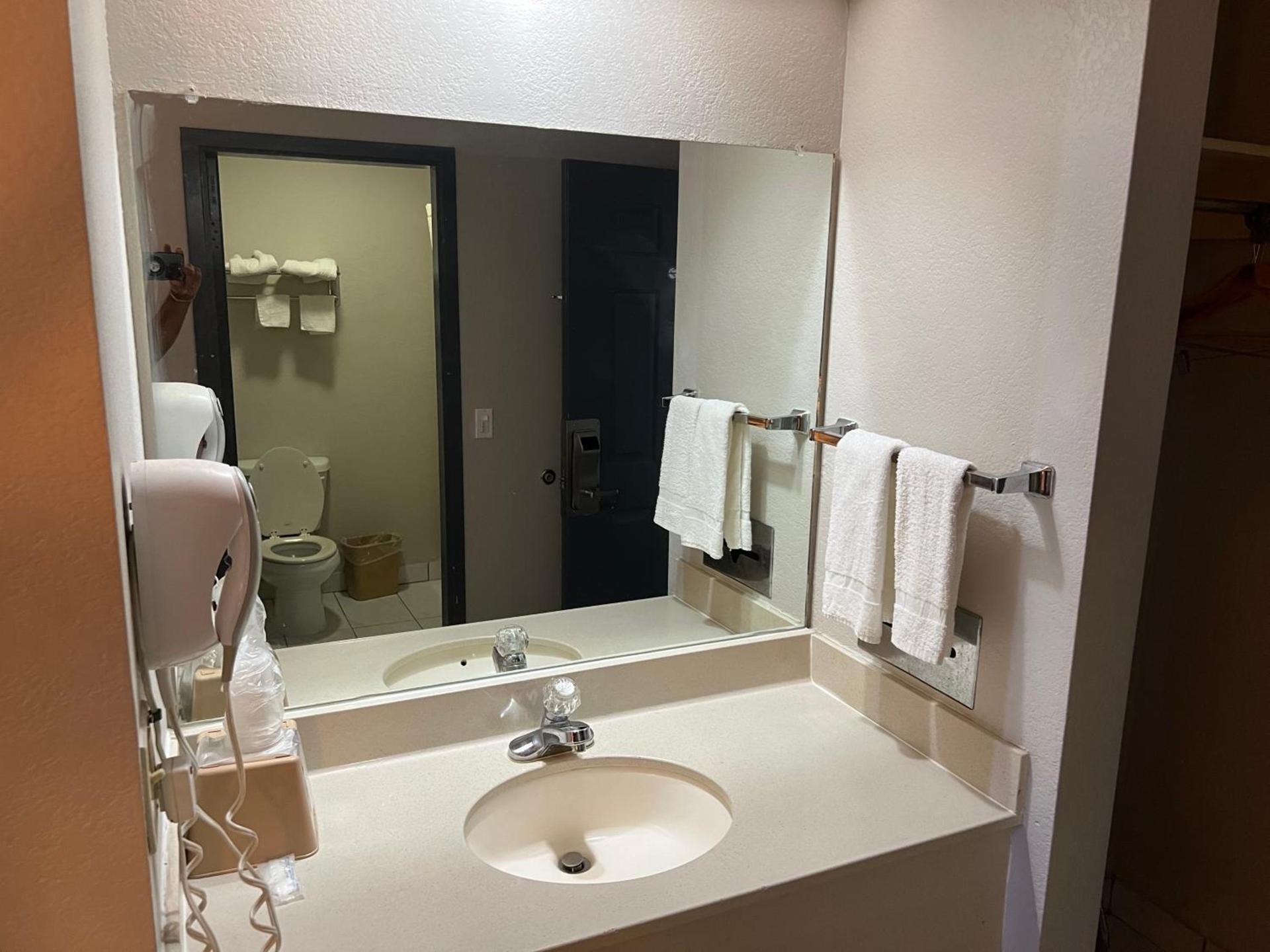 Motel 6 Tulsa, OK Airport photo 16