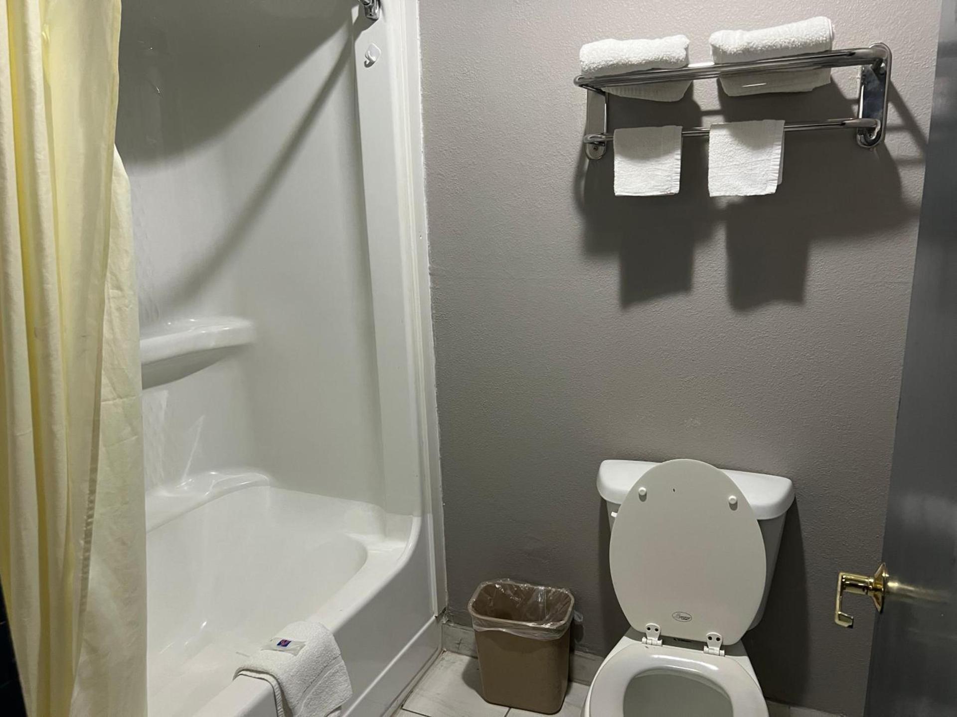 Motel 6 Tulsa, OK Airport photo 15
